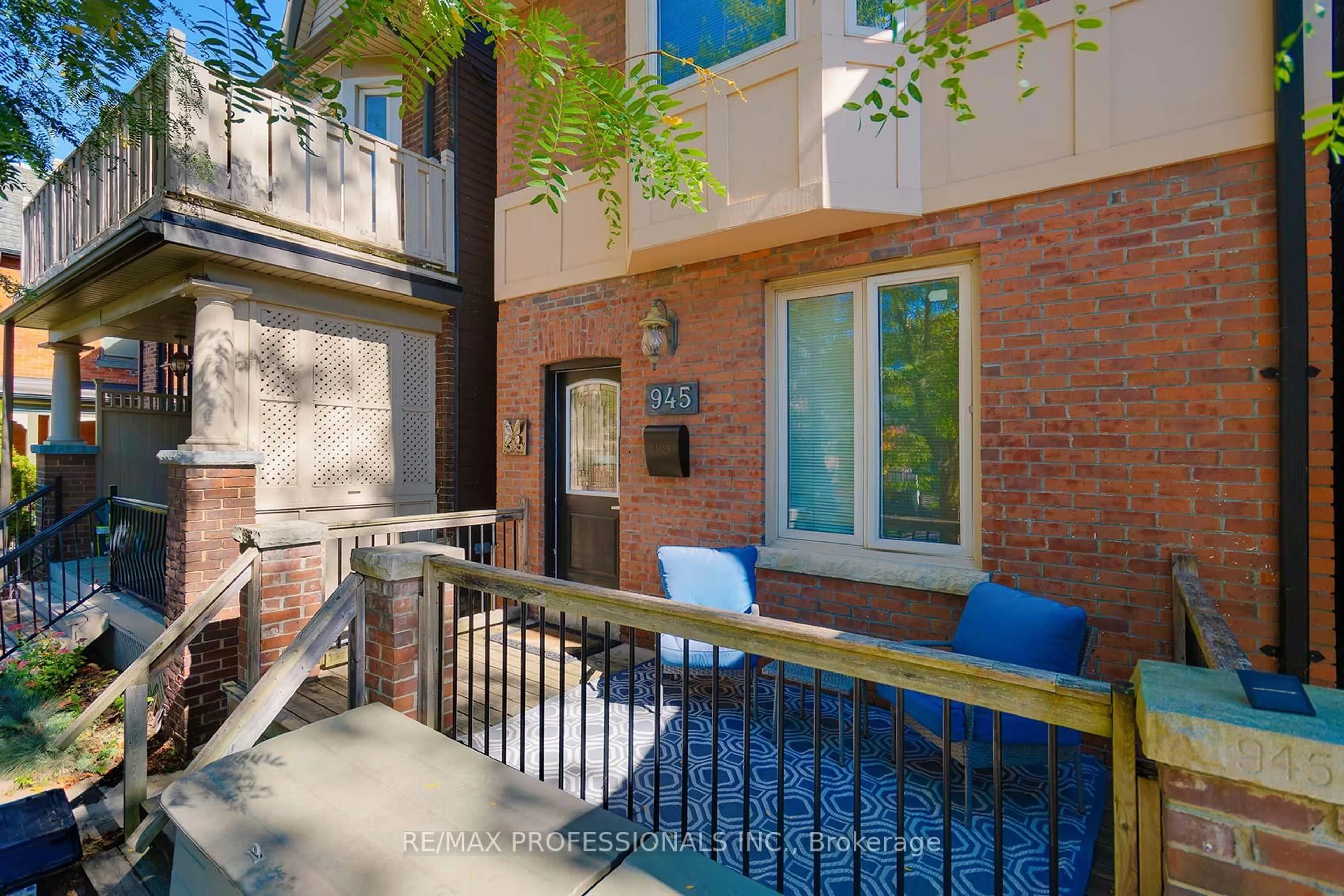 Unknown for 945 Logan Ave, Toronto Ontario M4K 3E3