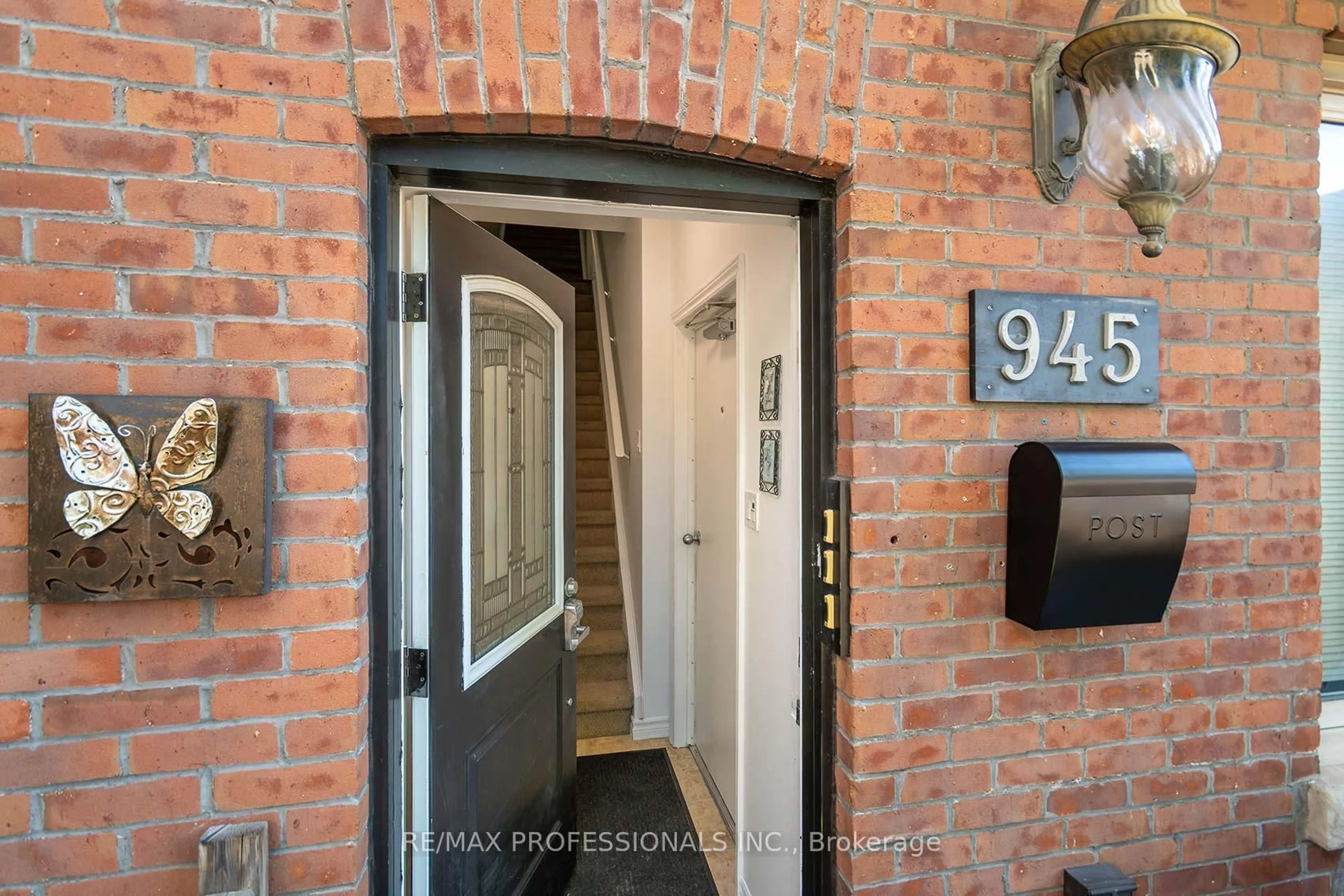 Indoor entryway for 945 Logan Ave, Toronto Ontario M4K 3E3