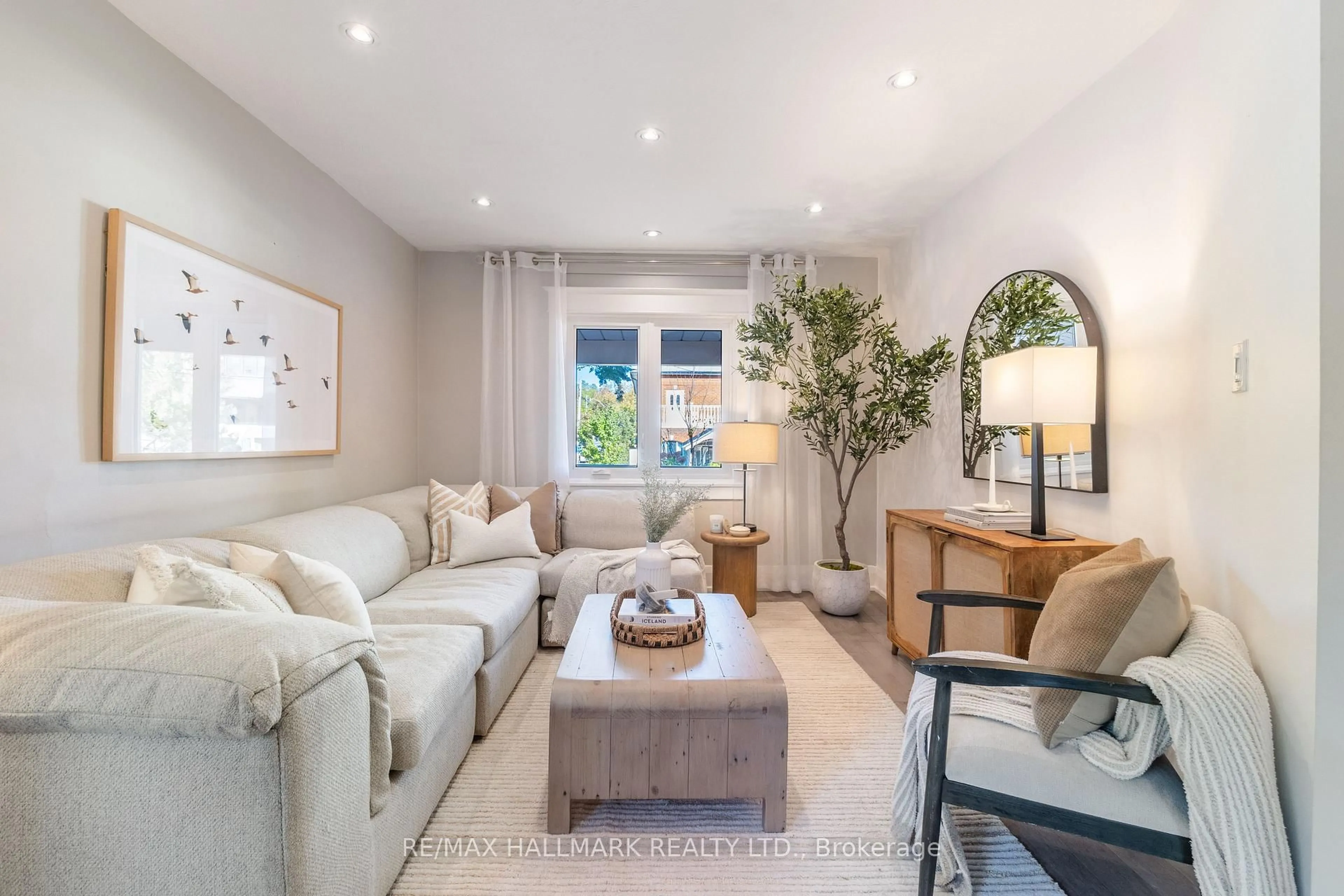 Living room with furniture, unknown for 1 Heyworth Cres, Toronto Ontario M4E 1T6
