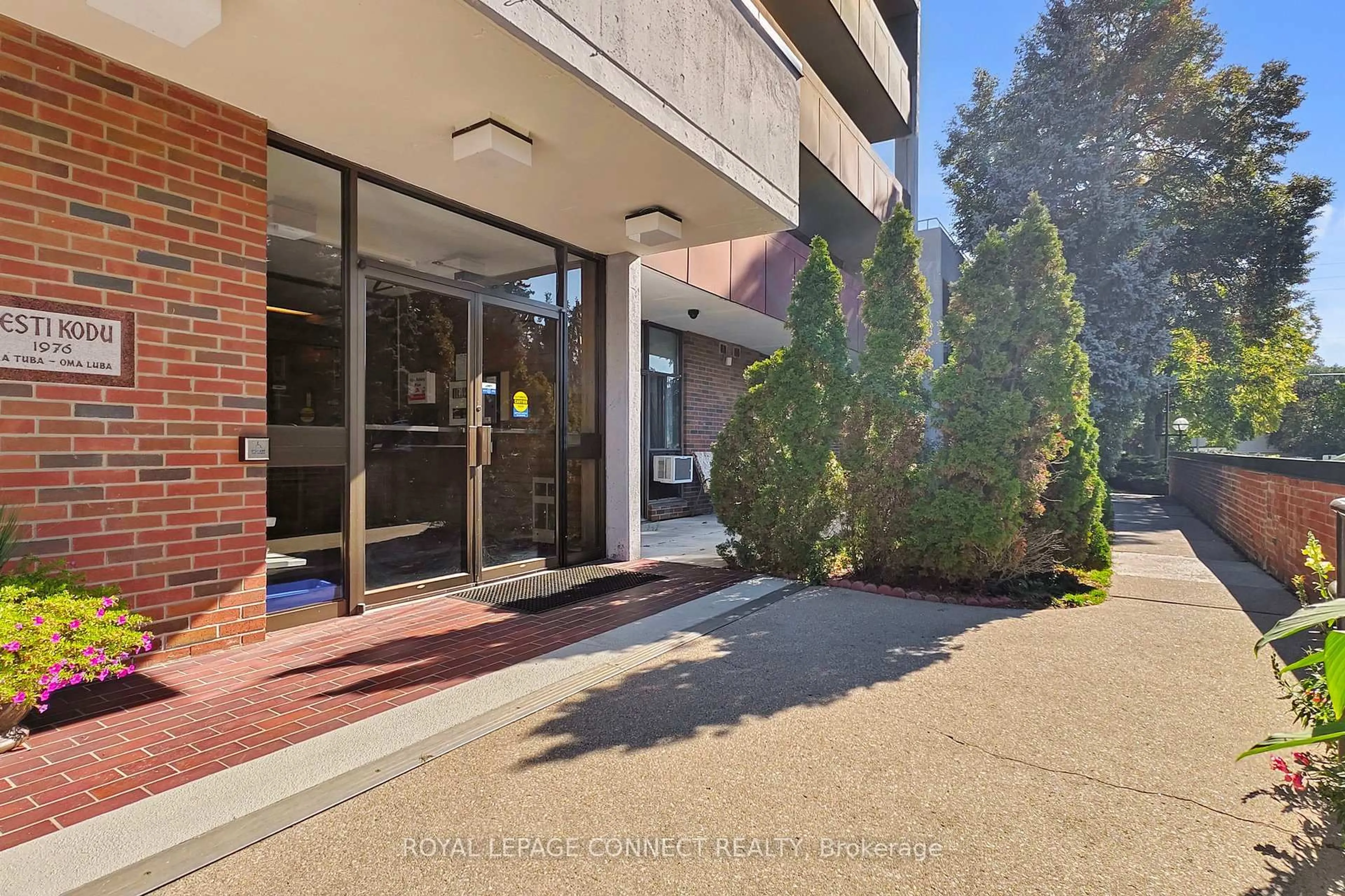 Indoor foyer for 50 Old Kingston Rd #5-213, Toronto Ontario M1E 4Y1