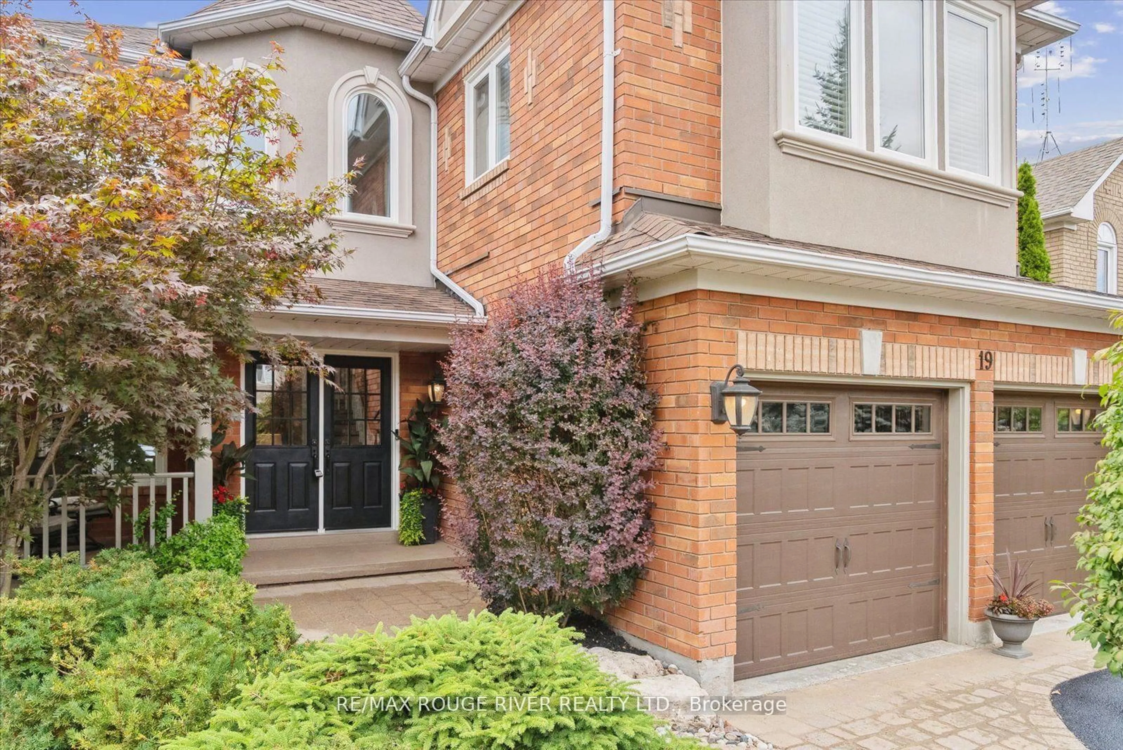 Home with brick exterior material, street for 19 Gilchrist Crt, Whitby Ontario L1R 2P3