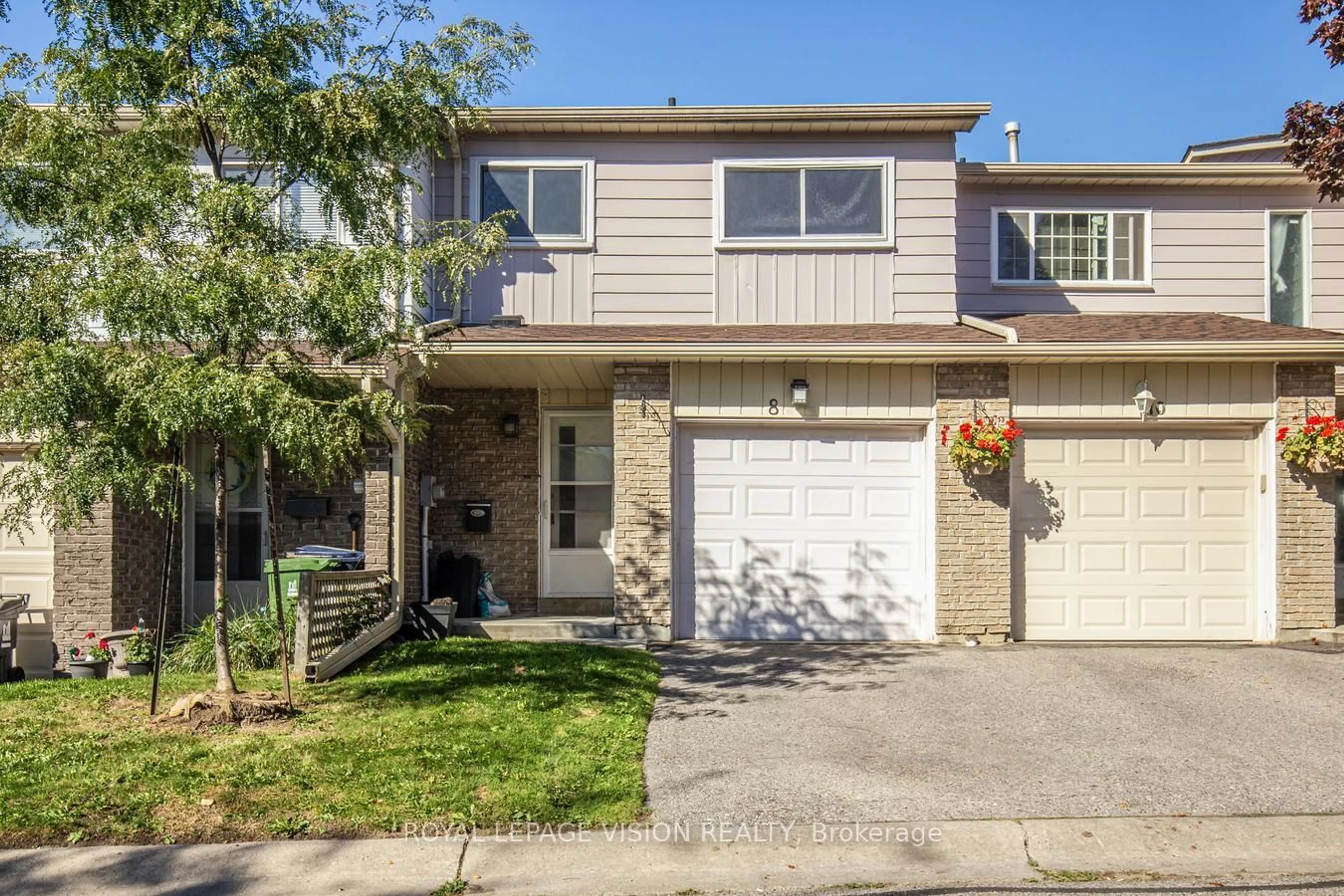 Home with vinyl exterior material, street for 301 Washburn Way #8, Toronto Ontario M1B 1K4