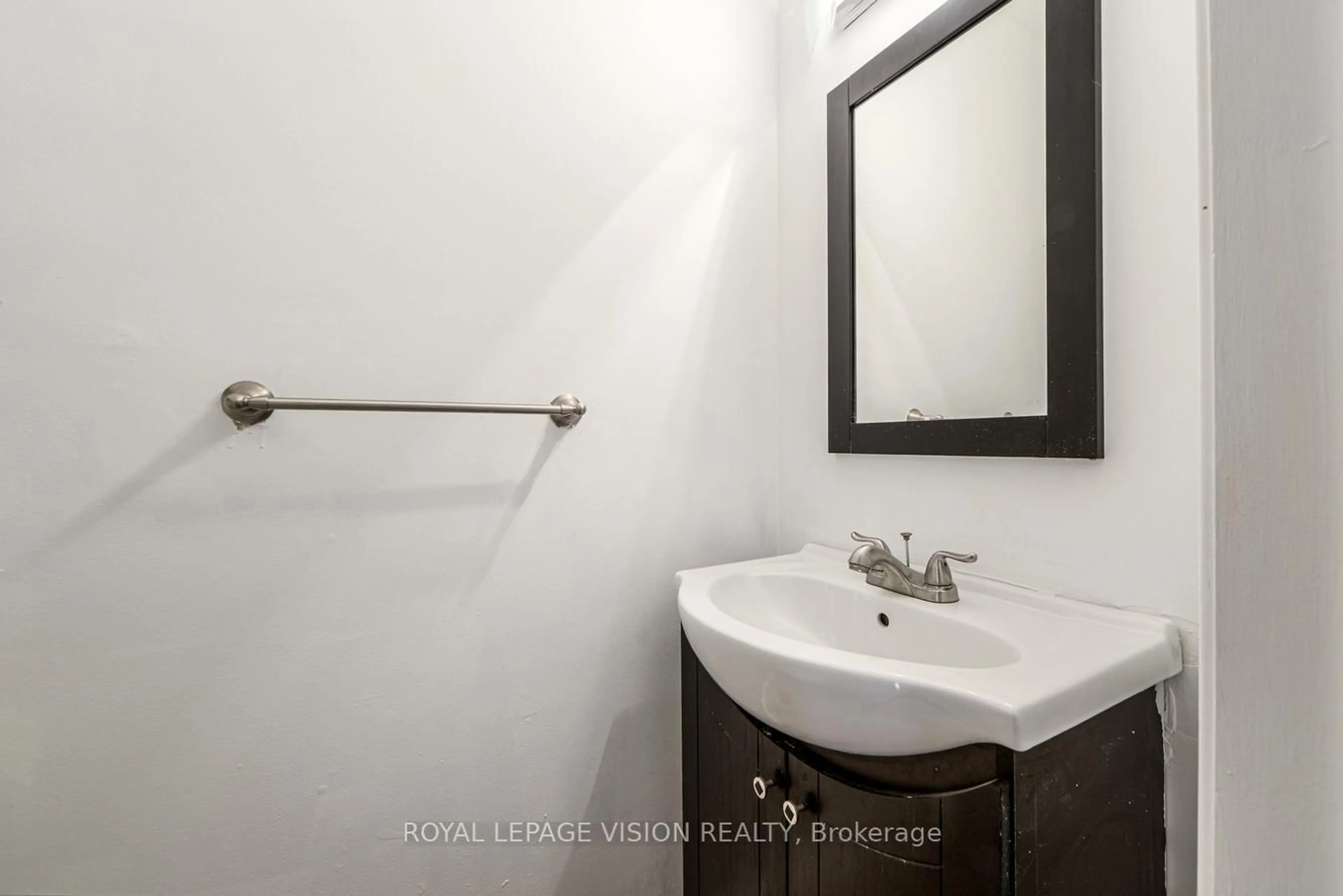 Standard bathroom, unknown for 301 Washburn Way #8, Toronto Ontario M1B 1K4