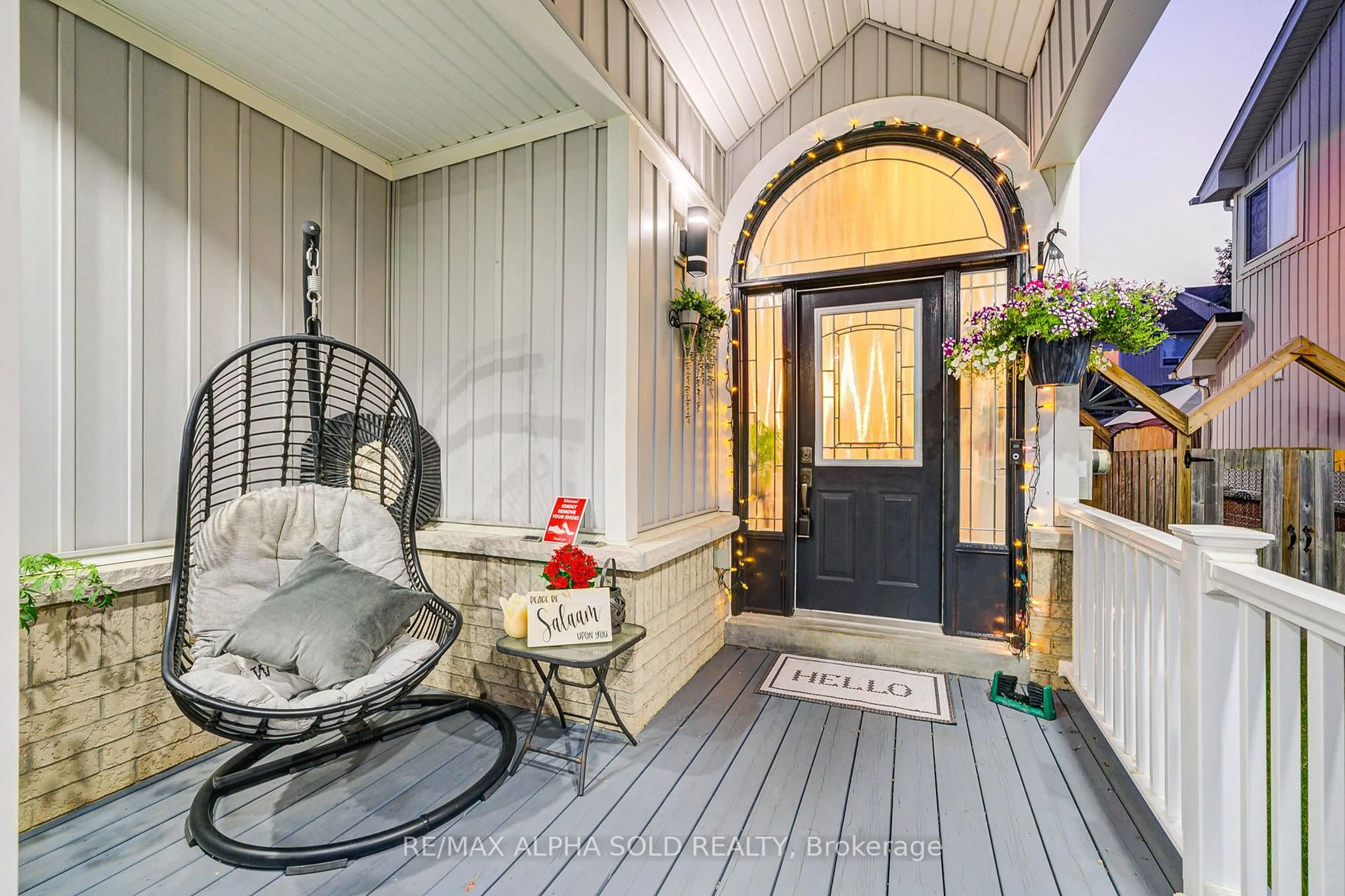 Indoor entryway for 1184 Ashgrove Cres, Oshawa Ontario L1K 3A4