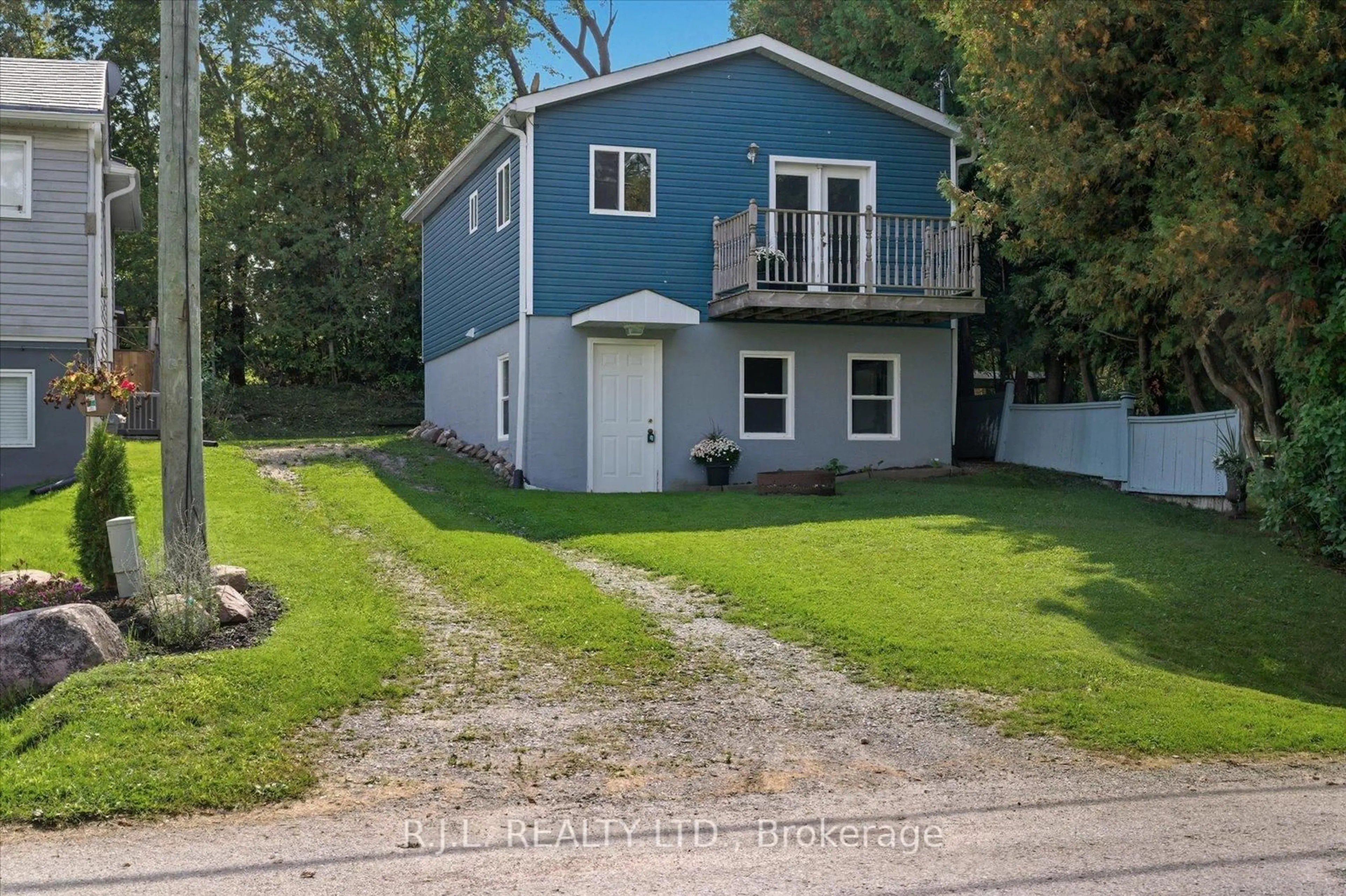 A pic from outside/outdoor area/front of a property/back of a property/a pic from drone, street for 178 Platten Blvd, Scugog Ontario L9L 1B4