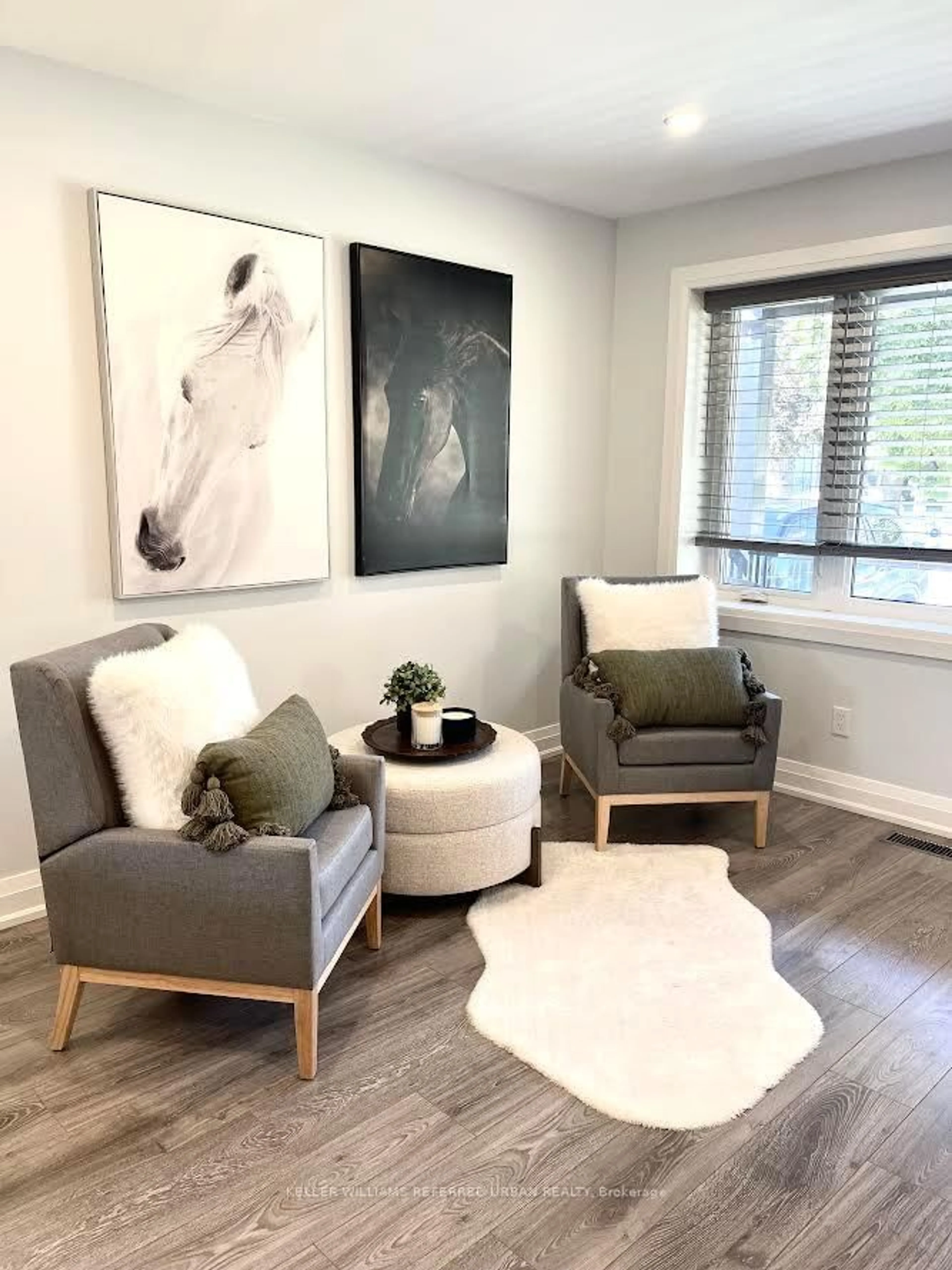 Living room with furniture, wood/laminate floor for 2 Leagrove Cres, Toronto Ontario M1L 3S6