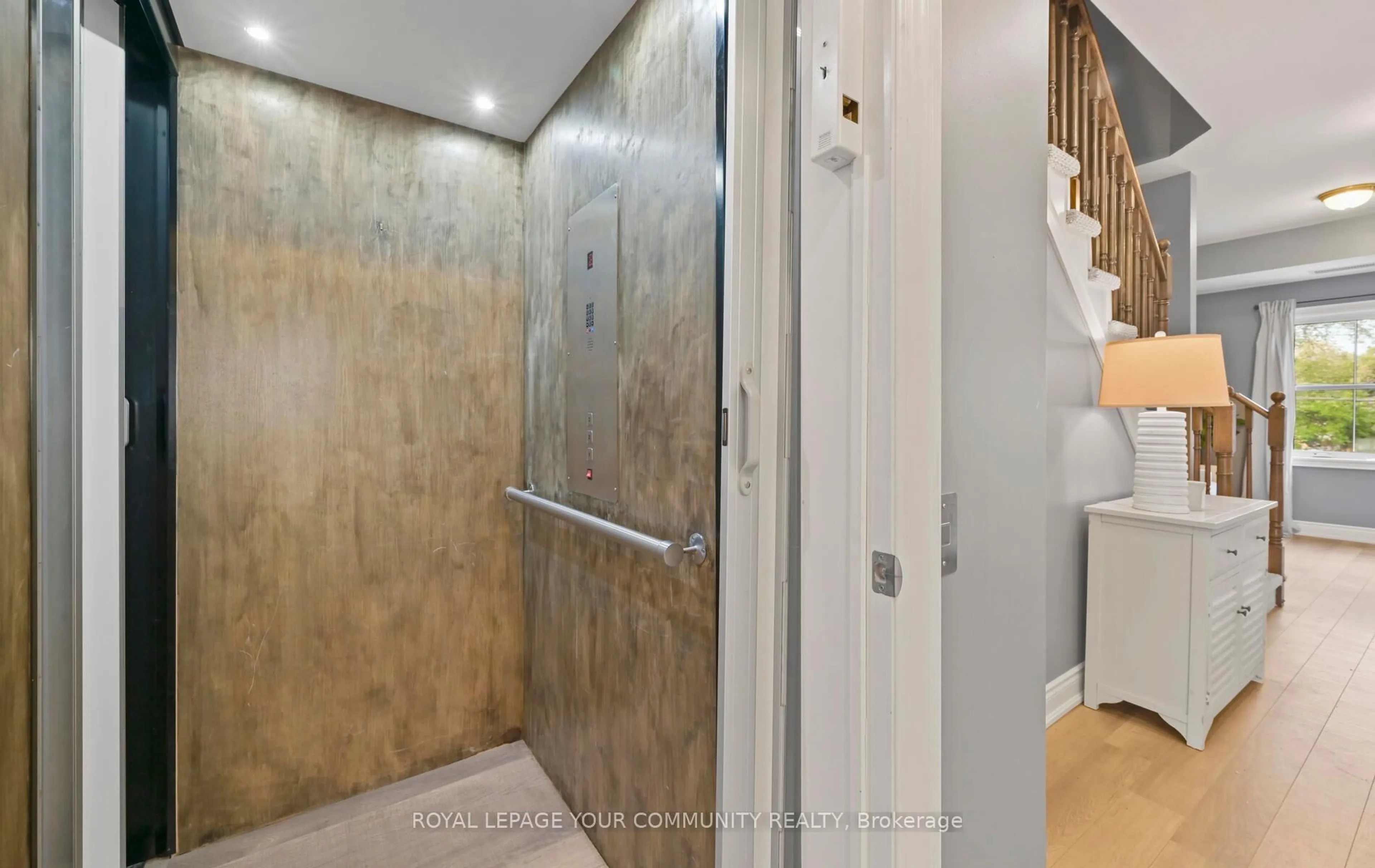Unknown for 17 Baldwin St #205, Whitby Ontario L1M 1A2