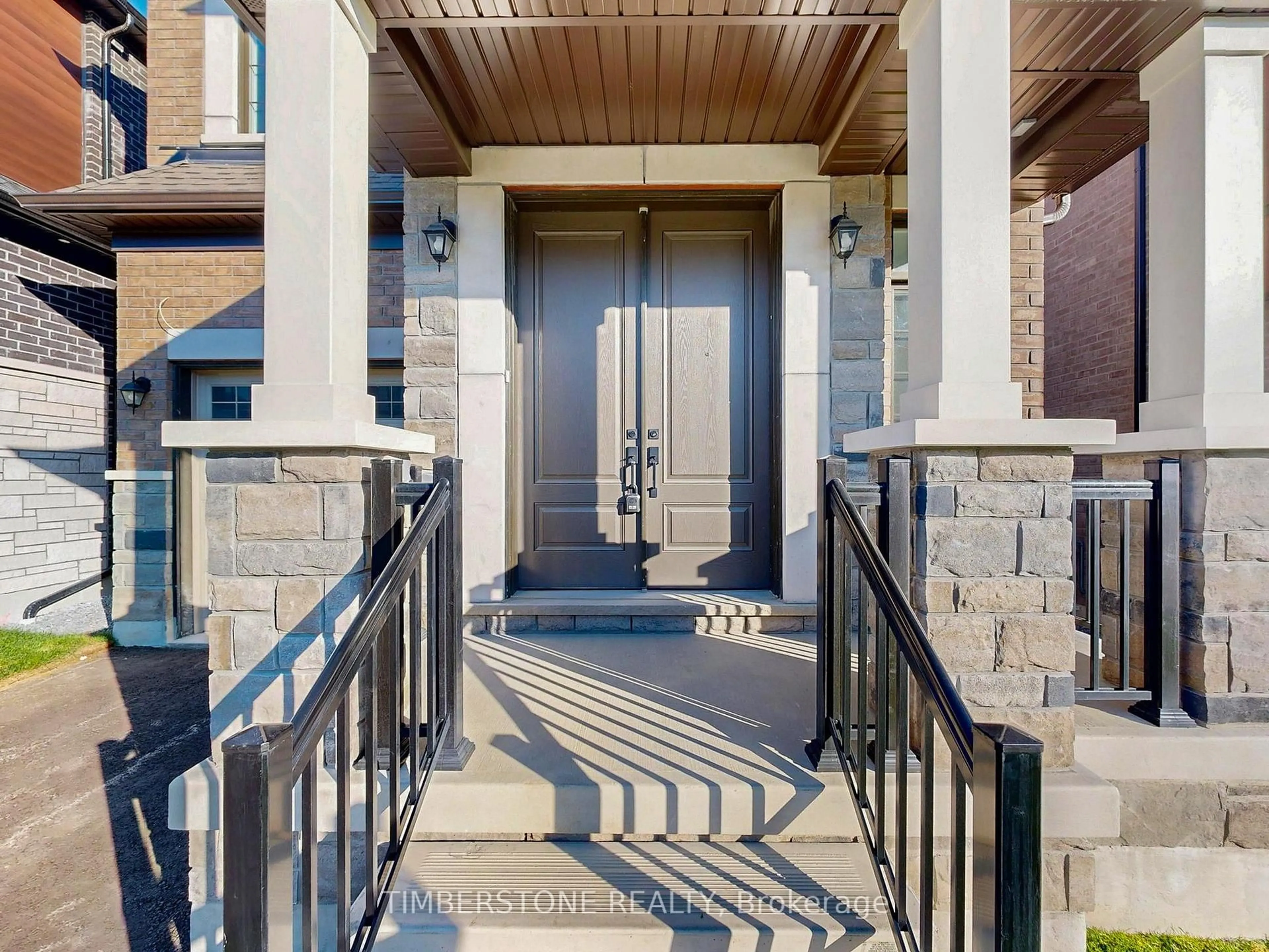 Indoor entryway for 1860 Lotus Blossom Rd, Pickering Ontario L1Y 0B6