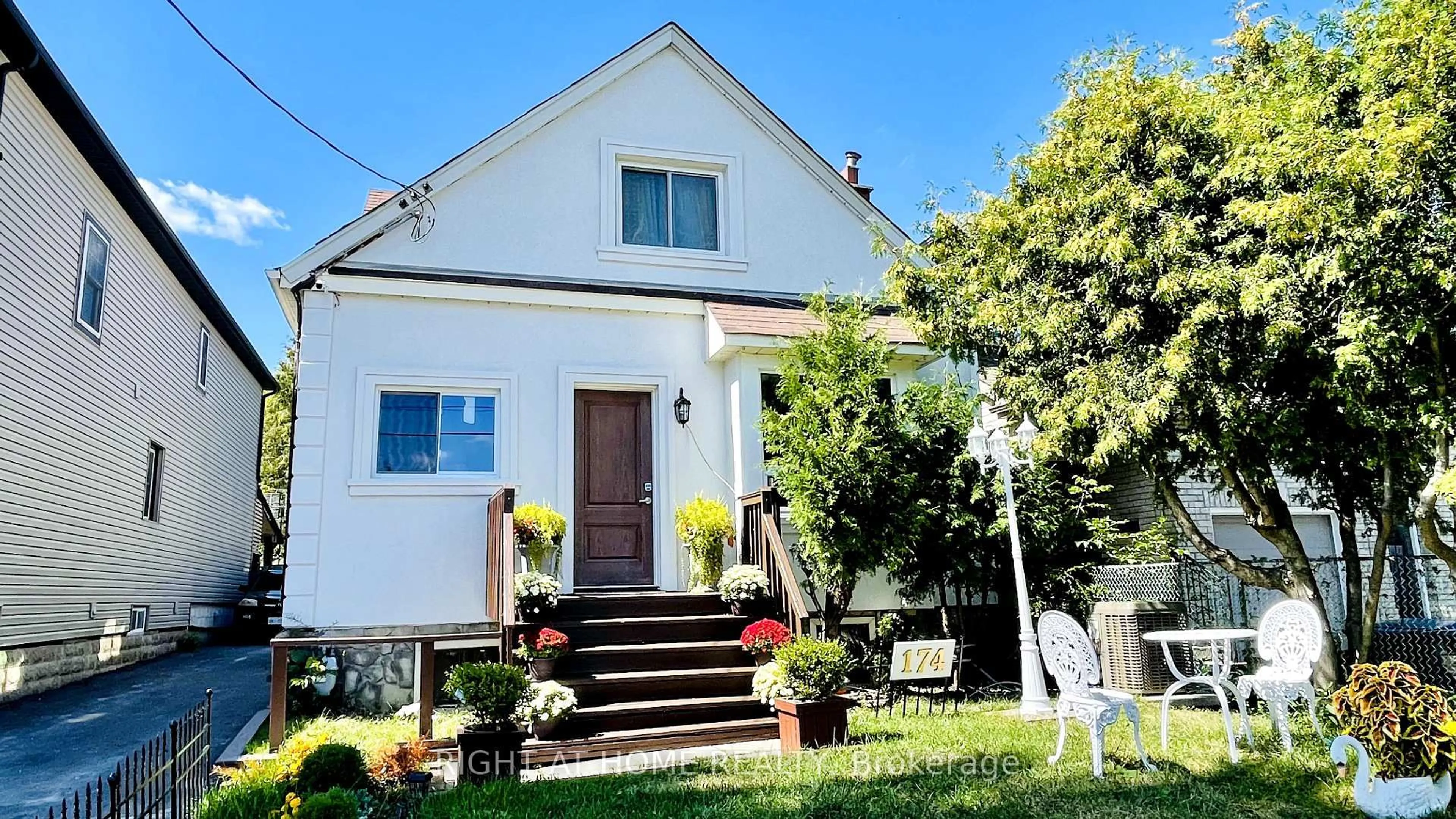 Unknown for 174 Aylesworth Ave, Toronto Ontario M1N 2J6