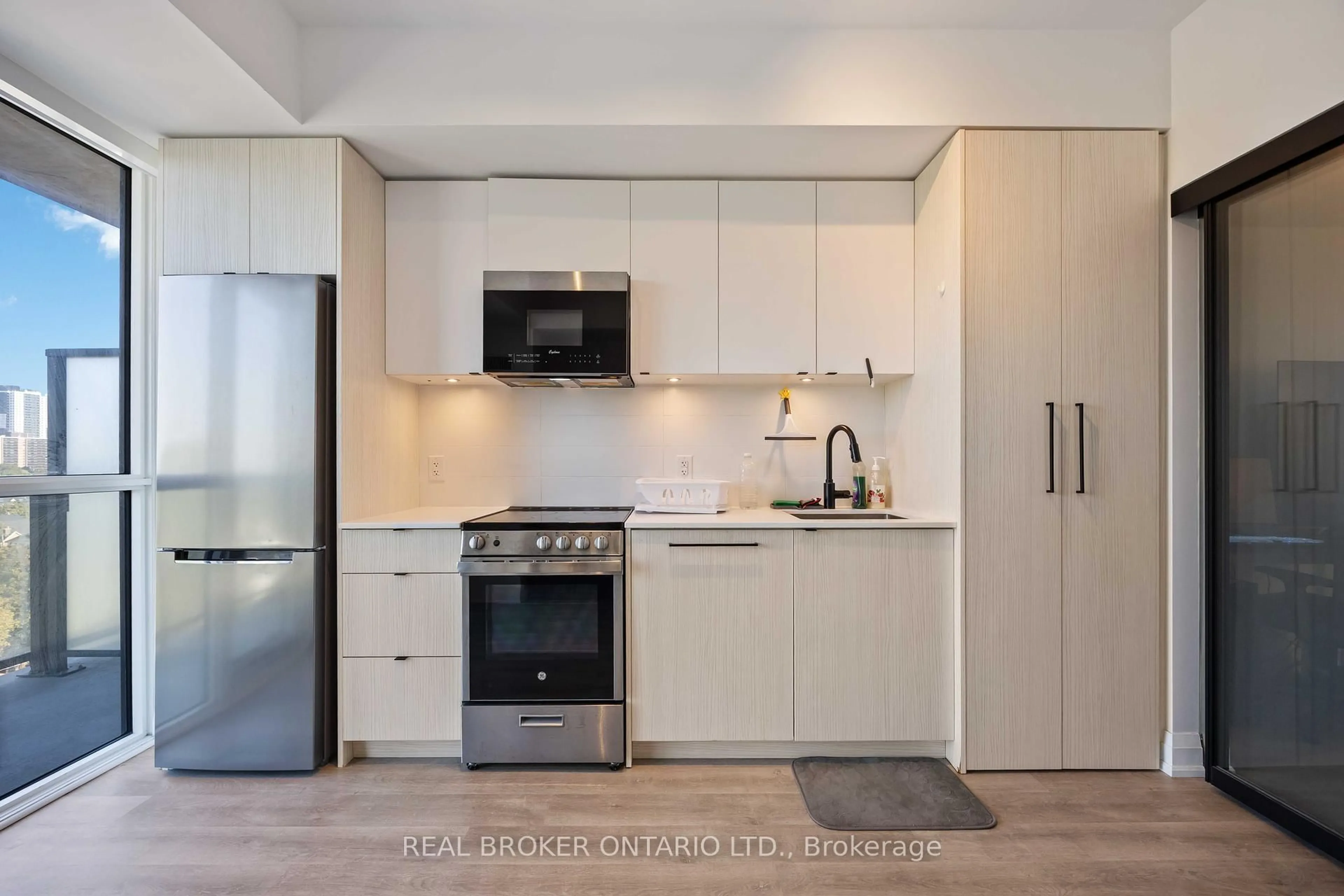 Standard kitchen, unknown for 2369 Danforth Ave #705, Toronto Ontario M4C 0B1