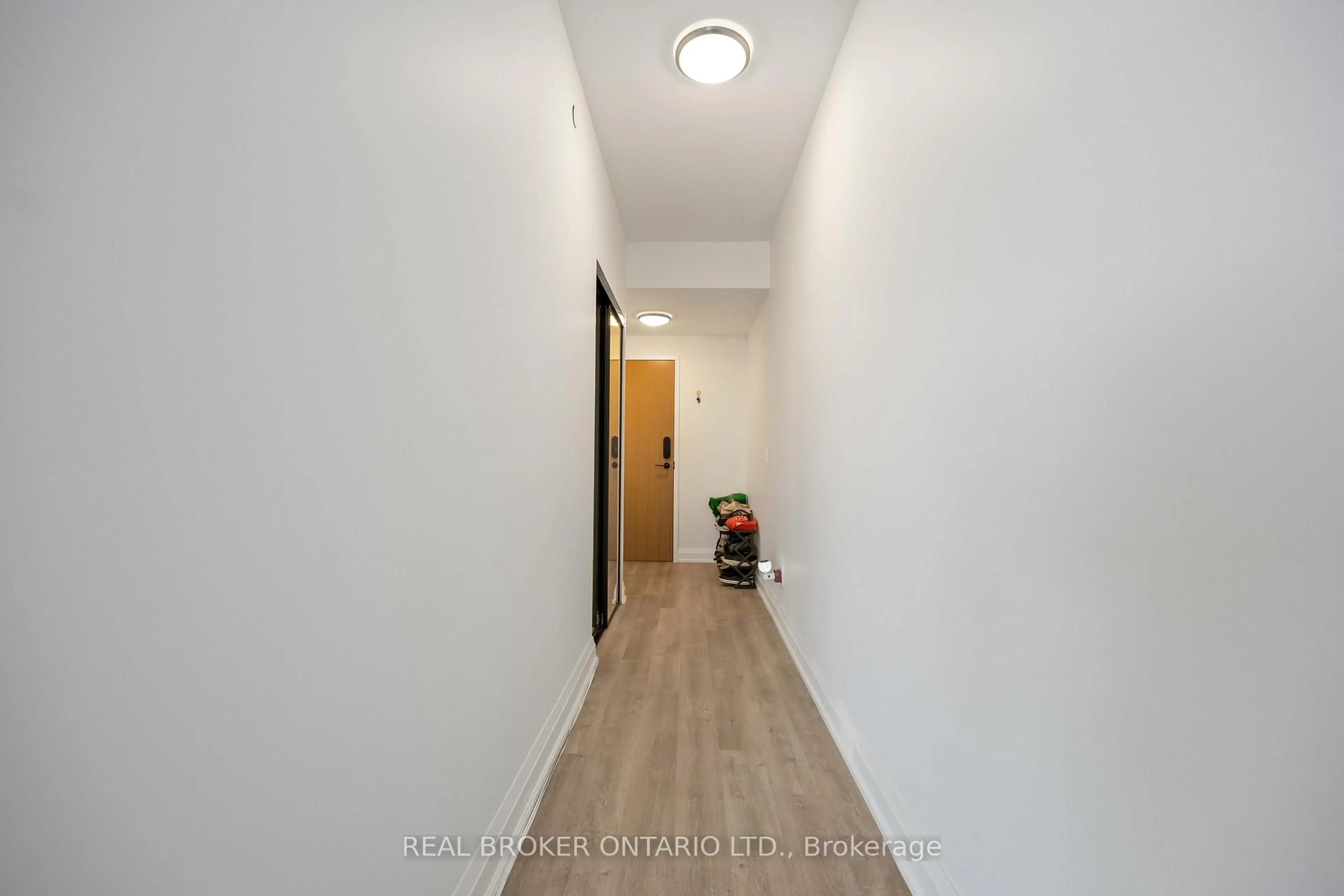 Unknown for 2369 Danforth Ave #705, Toronto Ontario M4C 0B1