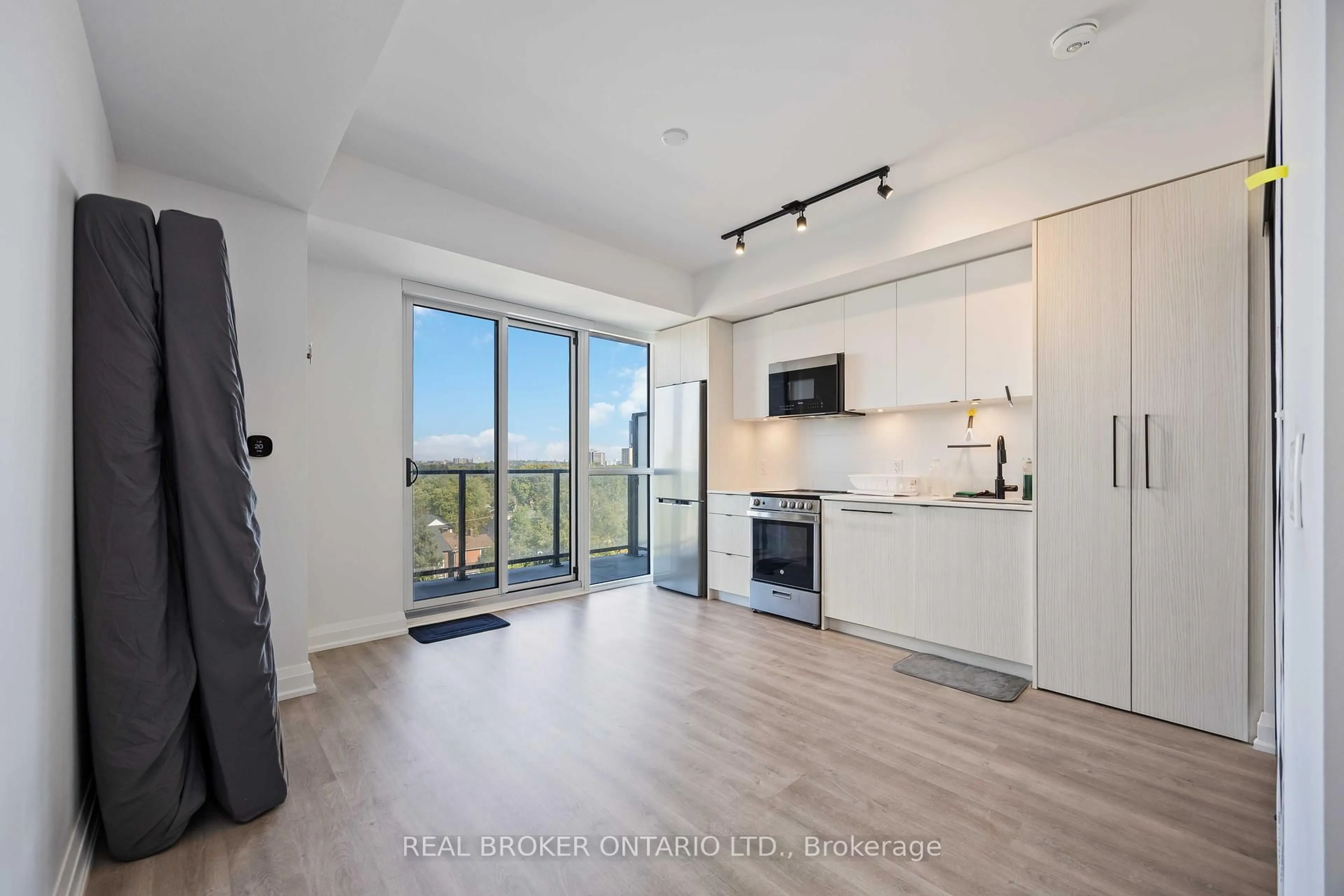Open concept kitchen, unknown for 2369 Danforth Ave #705, Toronto Ontario M4C 0B1