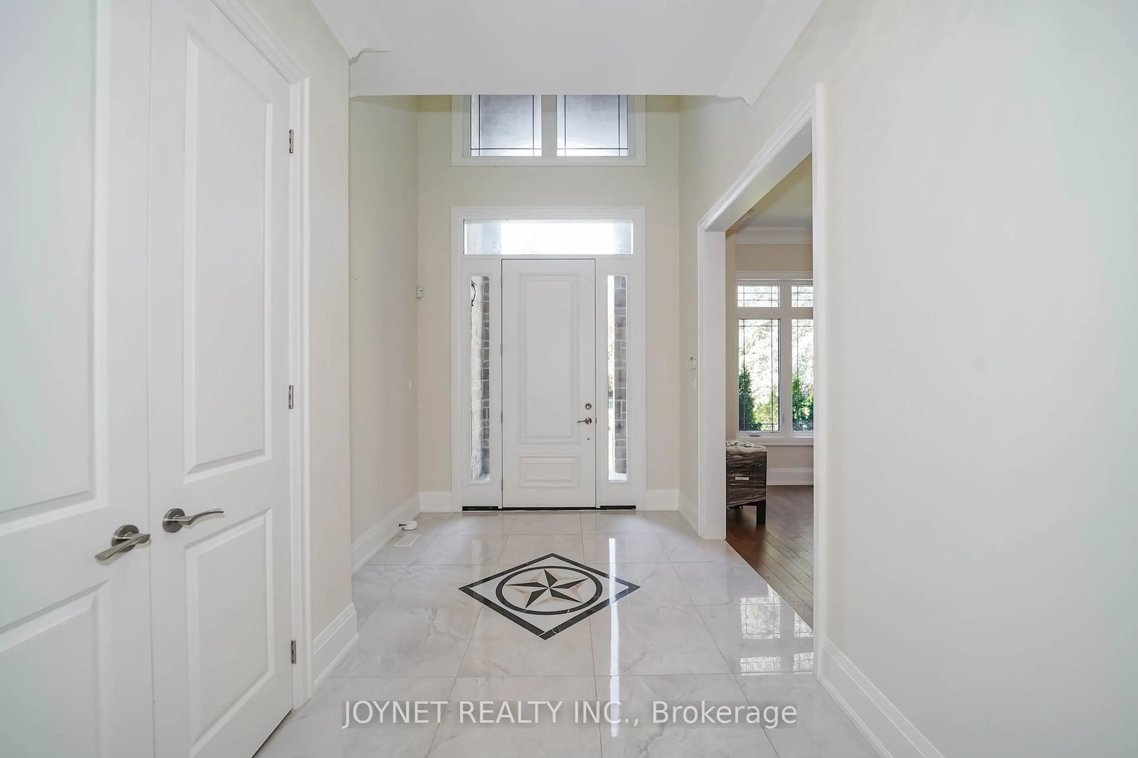 Indoor entryway for 535 Rougemount Dr, Pickering Ontario L1W 2C1
