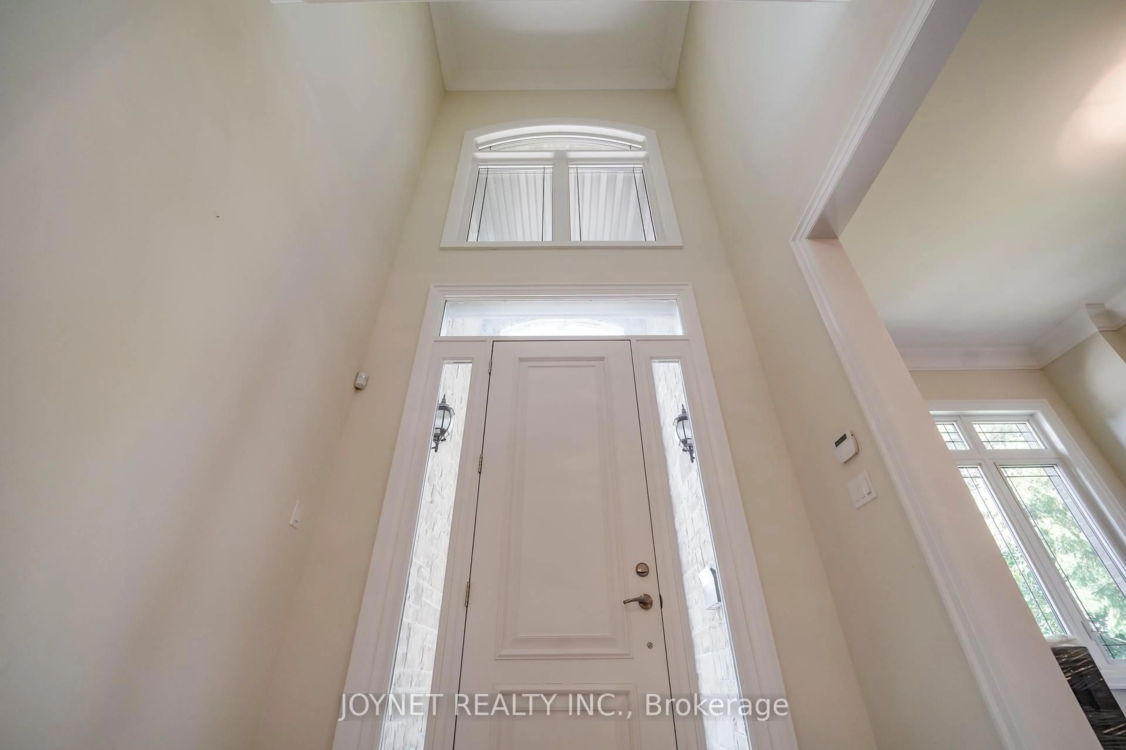 Indoor entryway for 535 Rougemount Dr, Pickering Ontario L1W 2C1