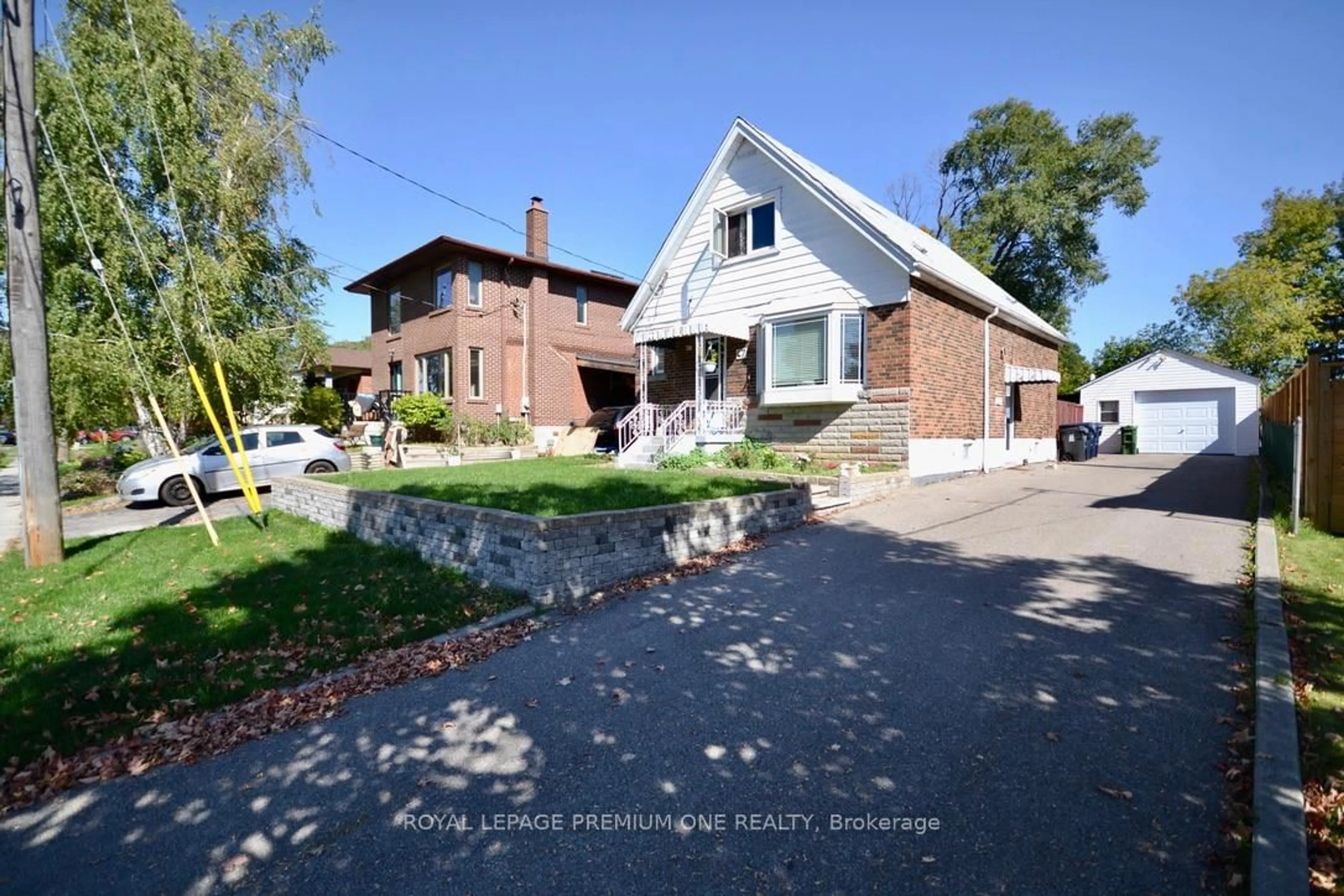 A pic from outside/outdoor area/front of a property/back of a property/a pic from drone, street for 47 singleton Rd, Toronto Ontario M1R 1H8