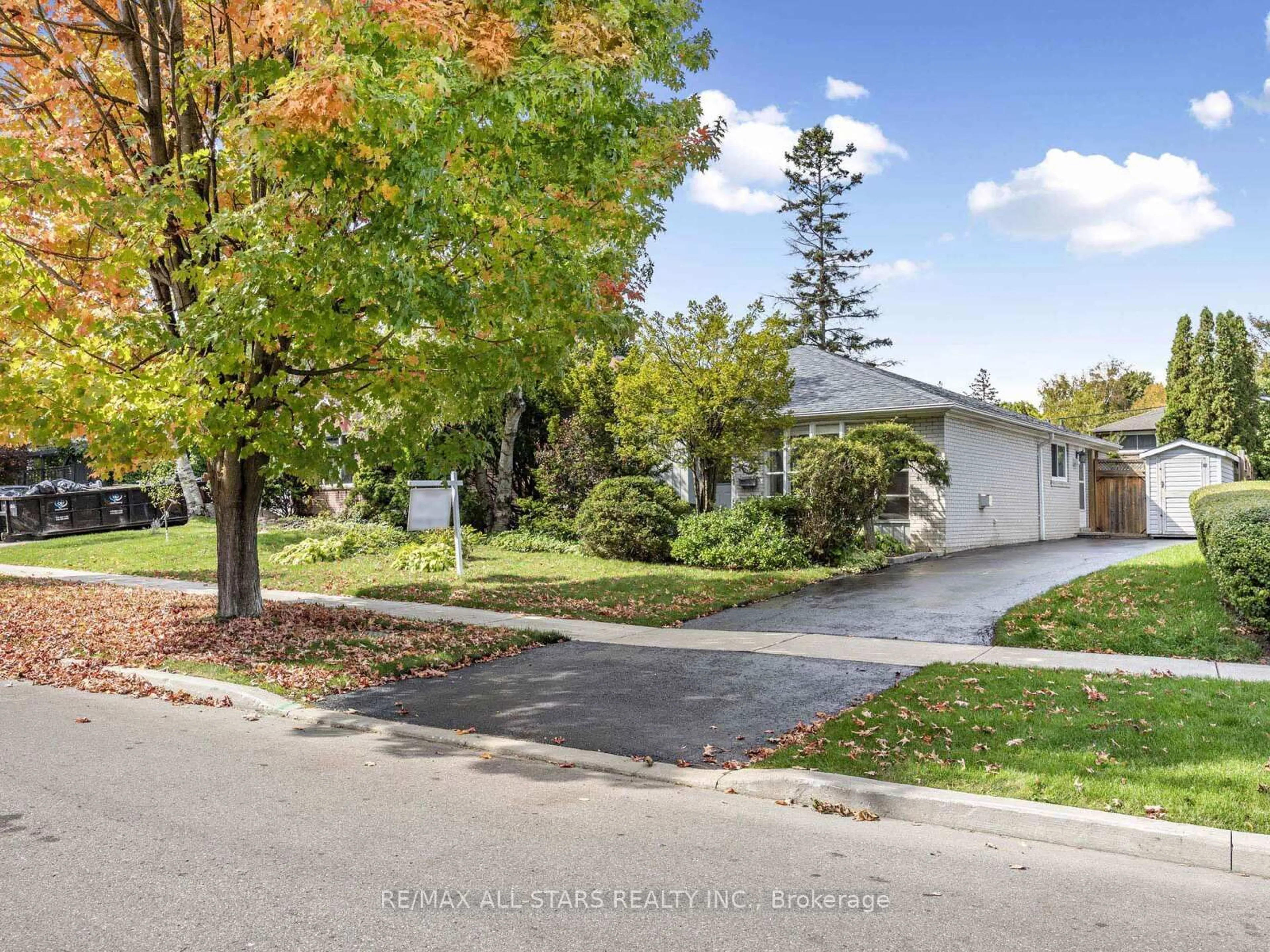 A pic from outside/outdoor area/front of a property/back of a property/a pic from drone, street for 220 Catalina Dr, Toronto Ontario M1E 1B7