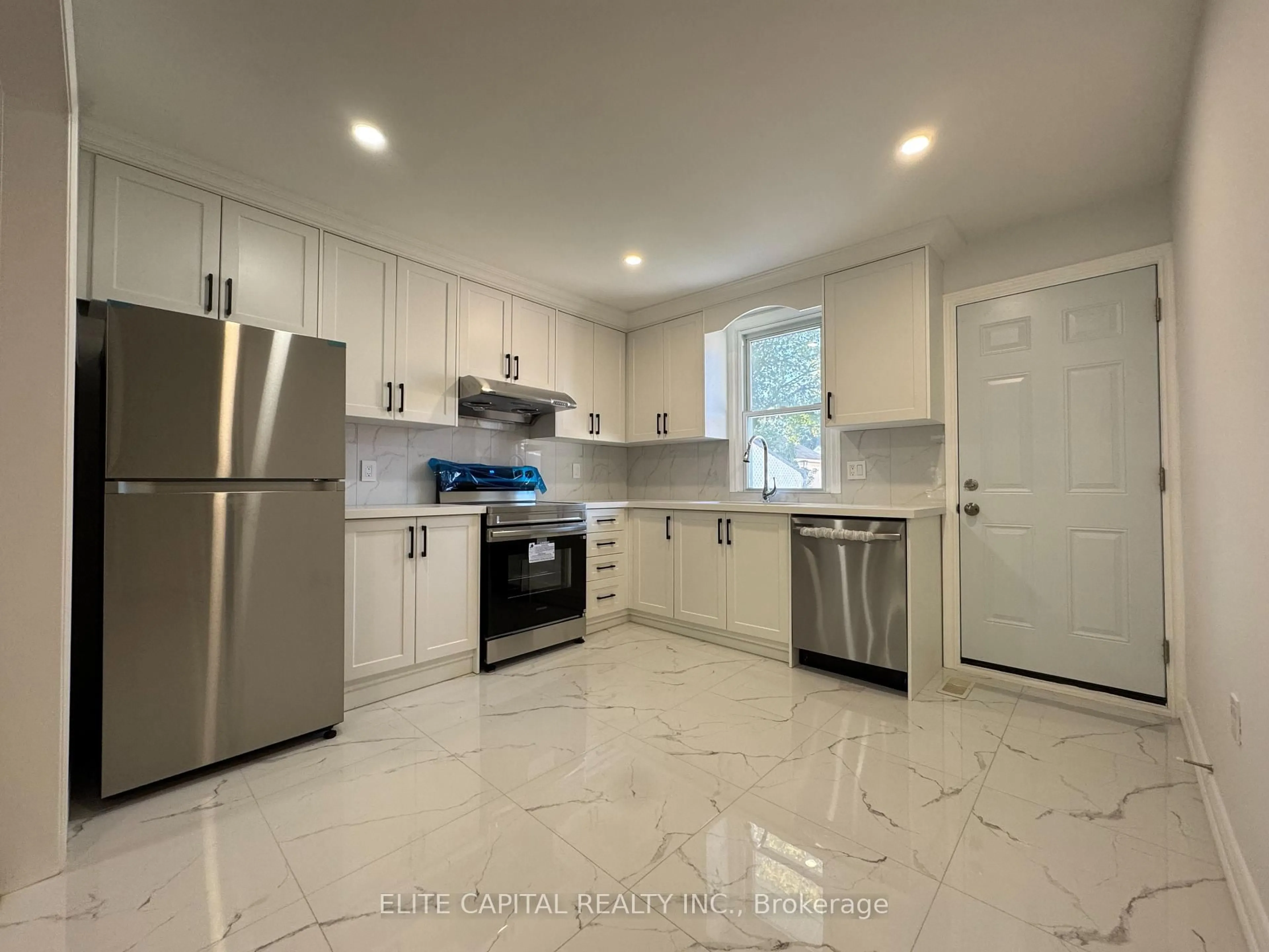 Open concept kitchen, ceramic/tile floor for 282 Haig St, Oshawa Ontario L1G 5N8