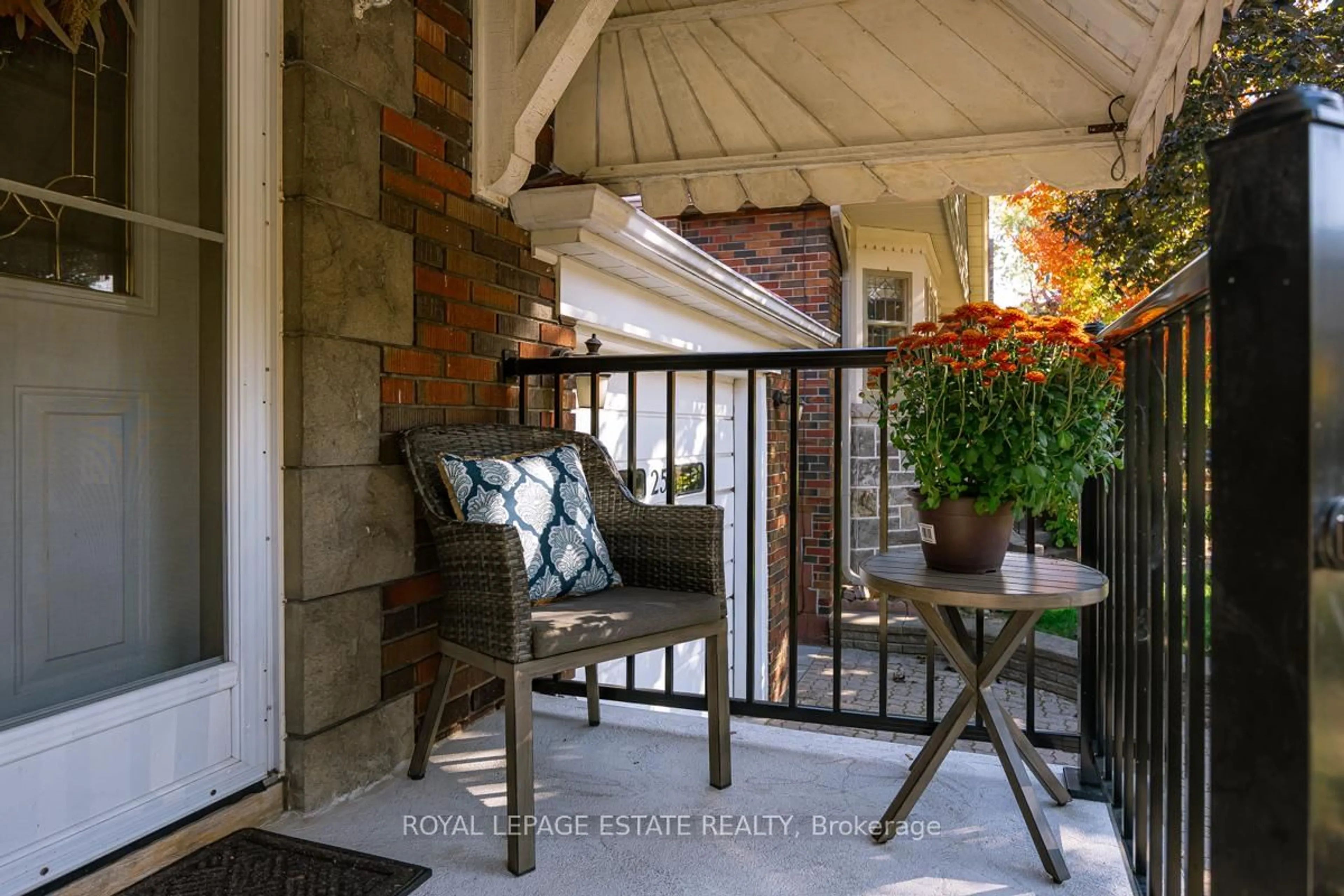 Patio, street for 25 Ferncroft Dr, Toronto Ontario M1N 2X3