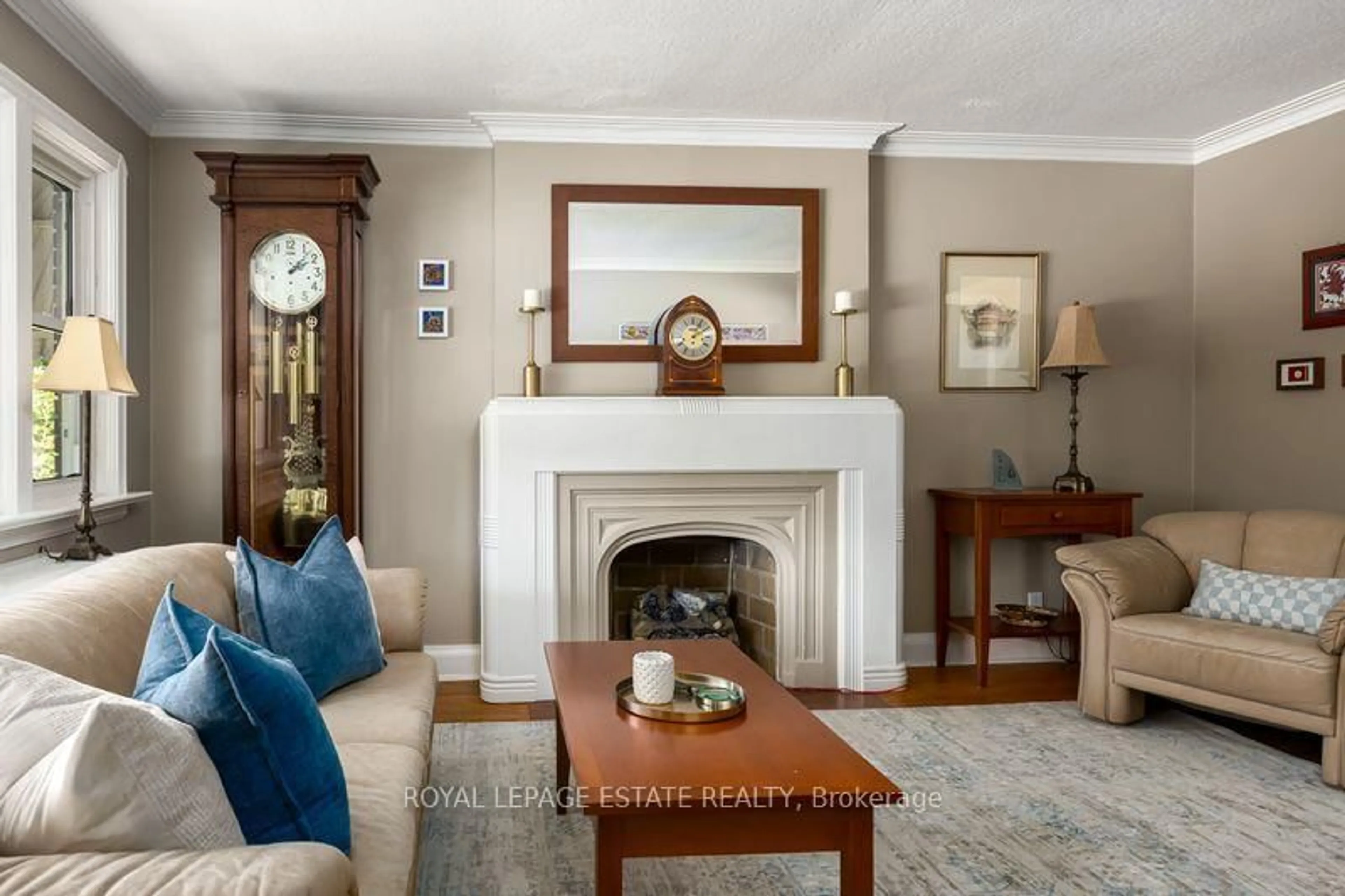 Living room with furniture, unknown for 25 Ferncroft Dr, Toronto Ontario M1N 2X3