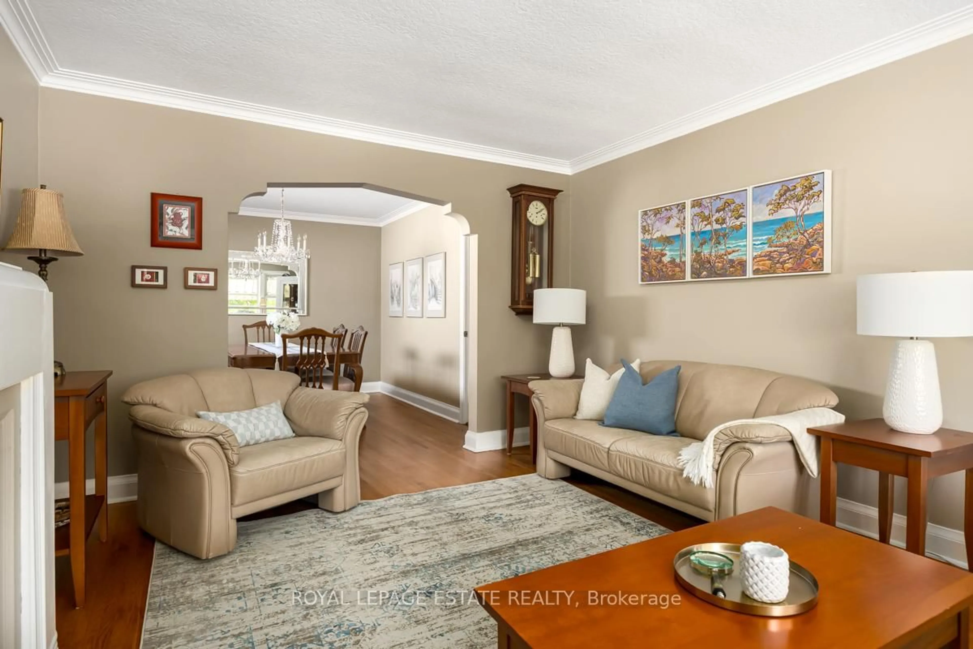 Living room with furniture, unknown for 25 Ferncroft Dr, Toronto Ontario M1N 2X3