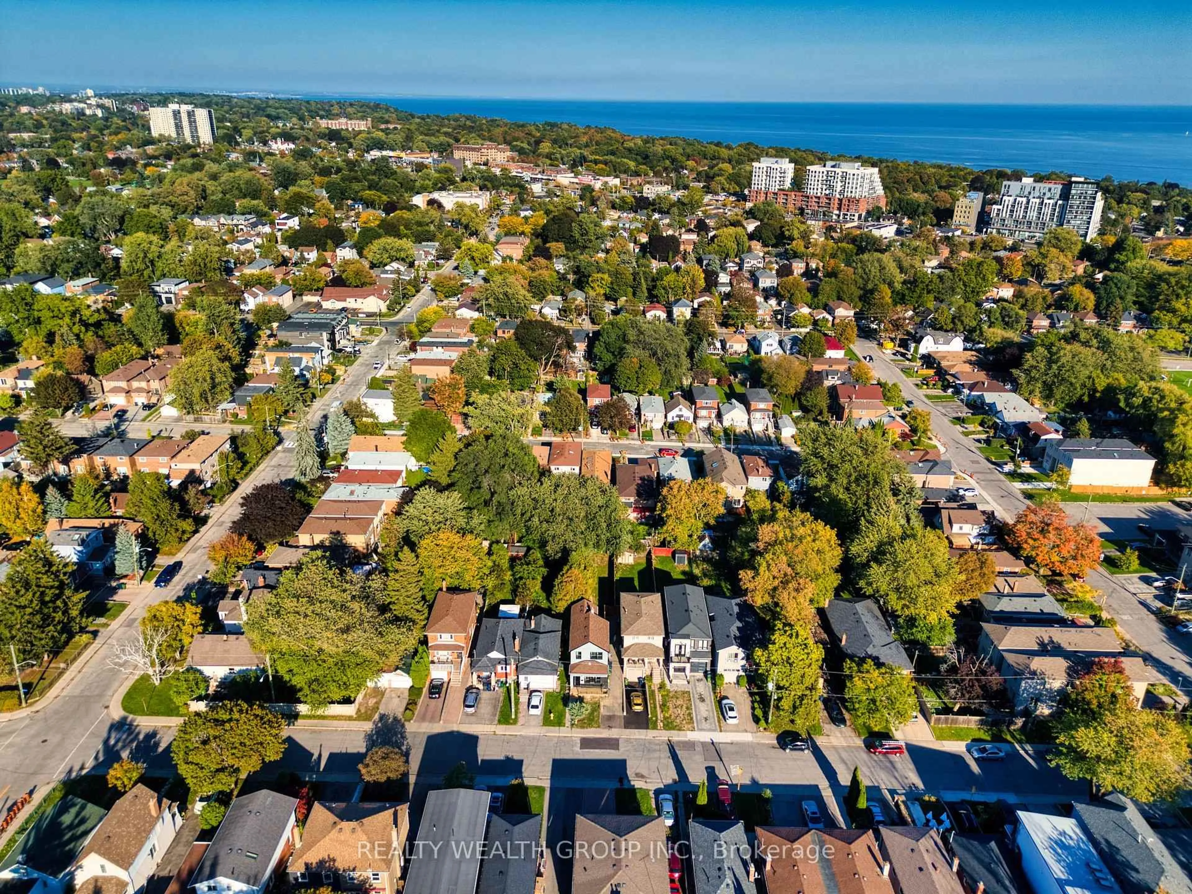 A pic from outside/outdoor area/front of a property/back of a property/a pic from drone, city buildings view from balcony for 47 Preston St, Toronto Ontario M1N 3N2