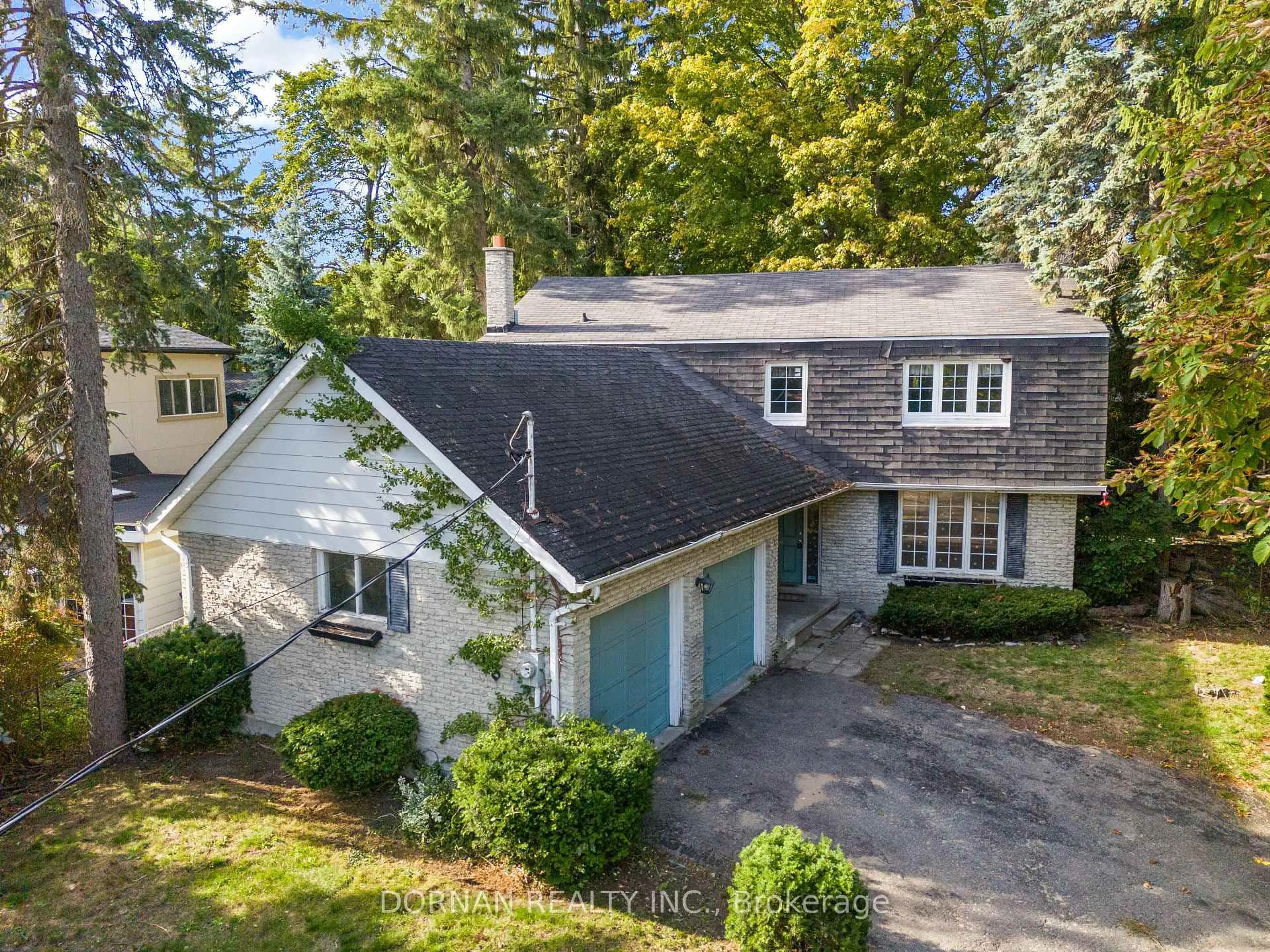 A pic from outside/outdoor area/front of a property/back of a property/a pic from drone, street for 6158 Kingston Rd, Toronto Ontario M1C 1K8