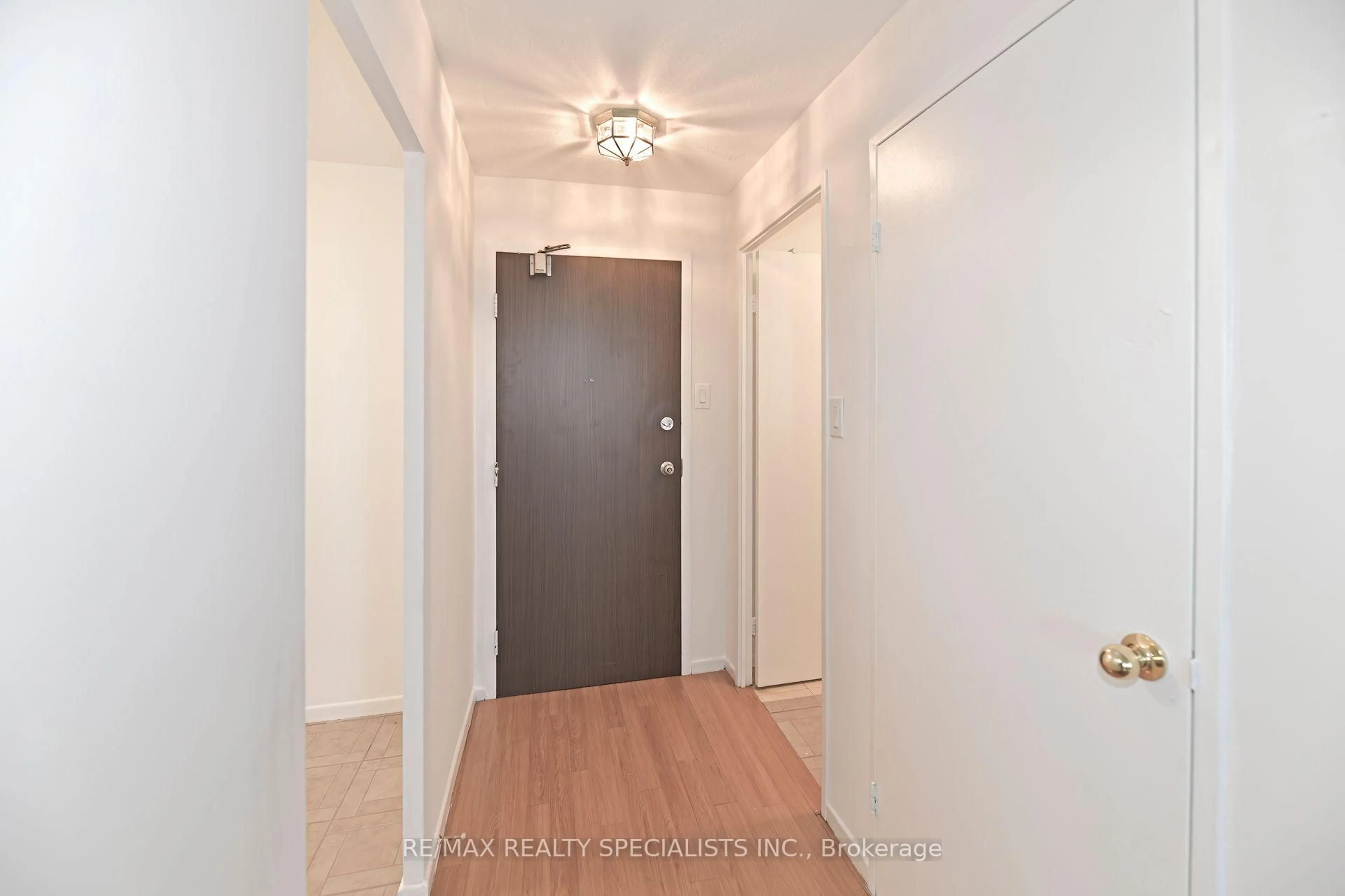 Indoor entryway for 270 Palmdale Dr #1601, Toronto Ontario M1T 3N8
