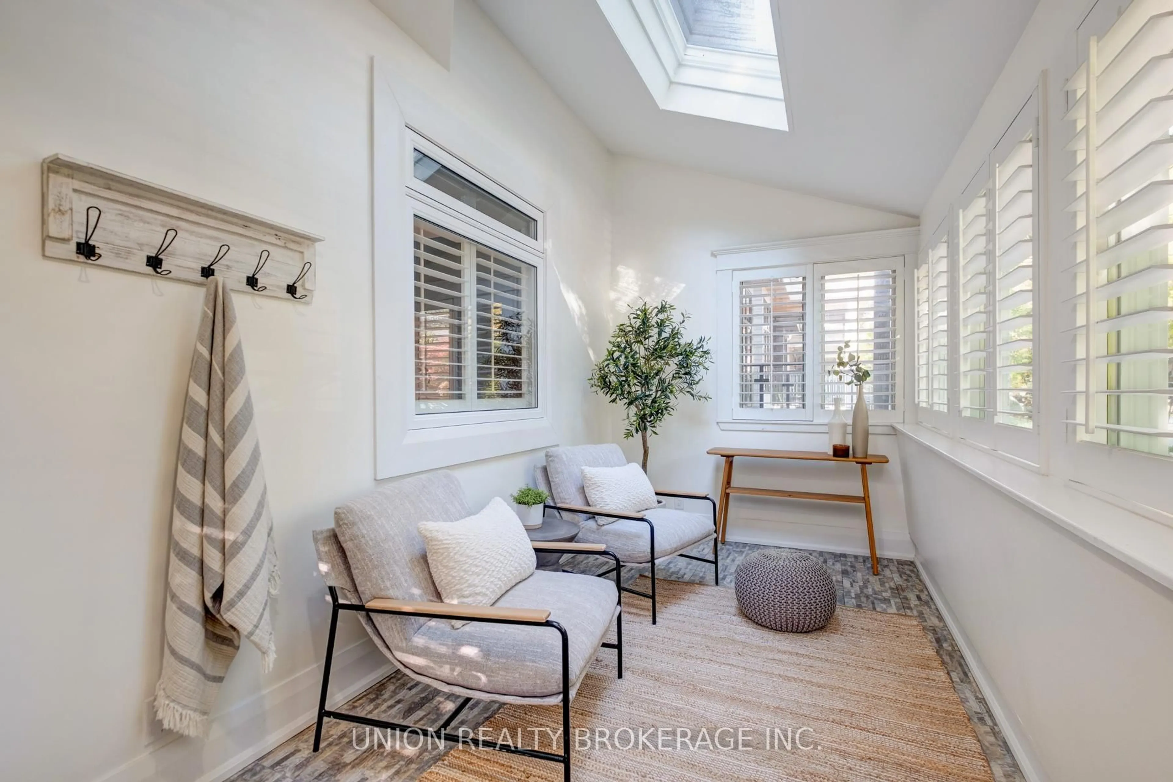 Indoor entryway for 38 Elmer Ave, Toronto Ontario M4L 3R7