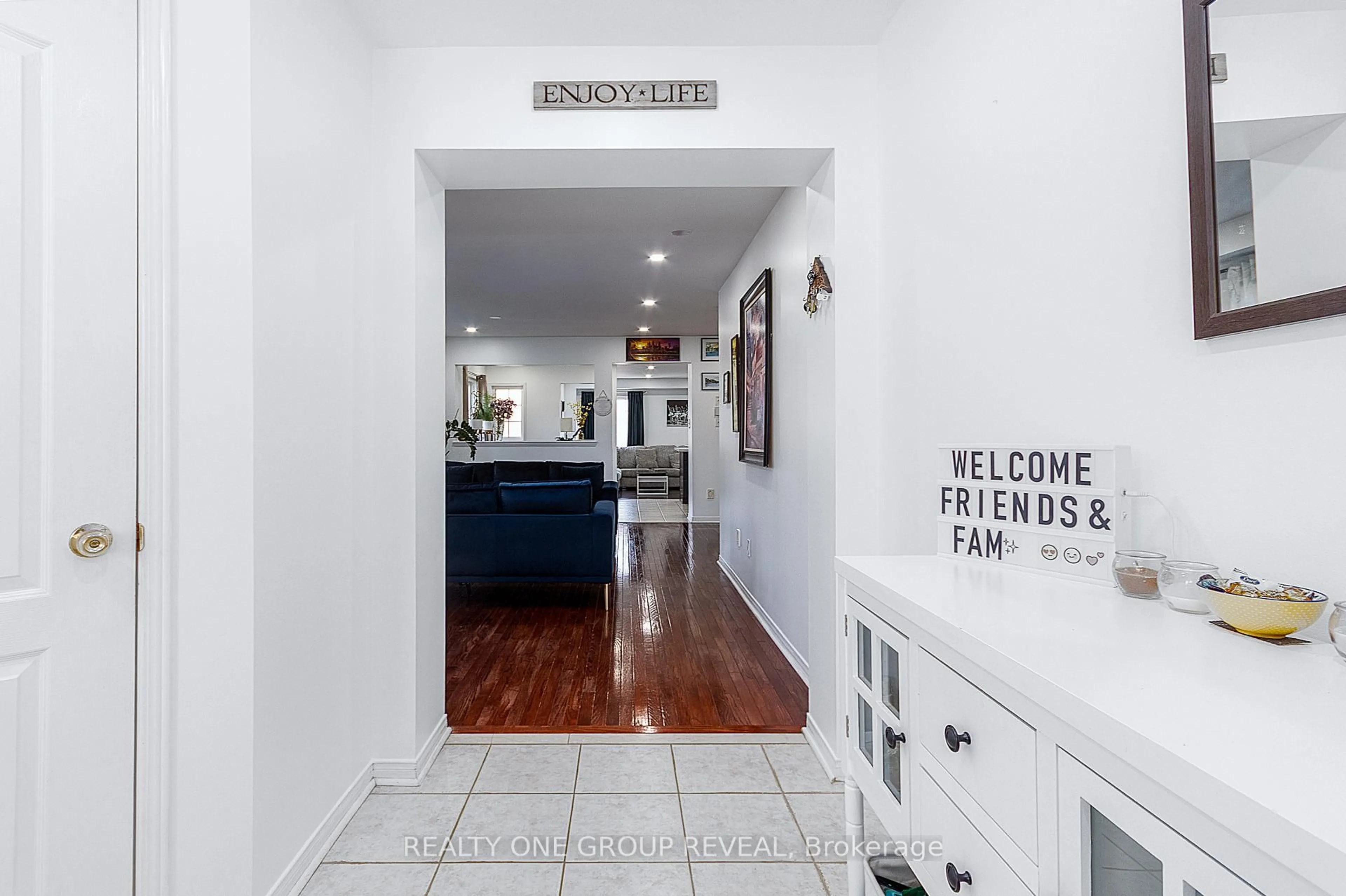 Indoor entryway for 303 Porte Rd, Ajax Ontario L1S 0A4