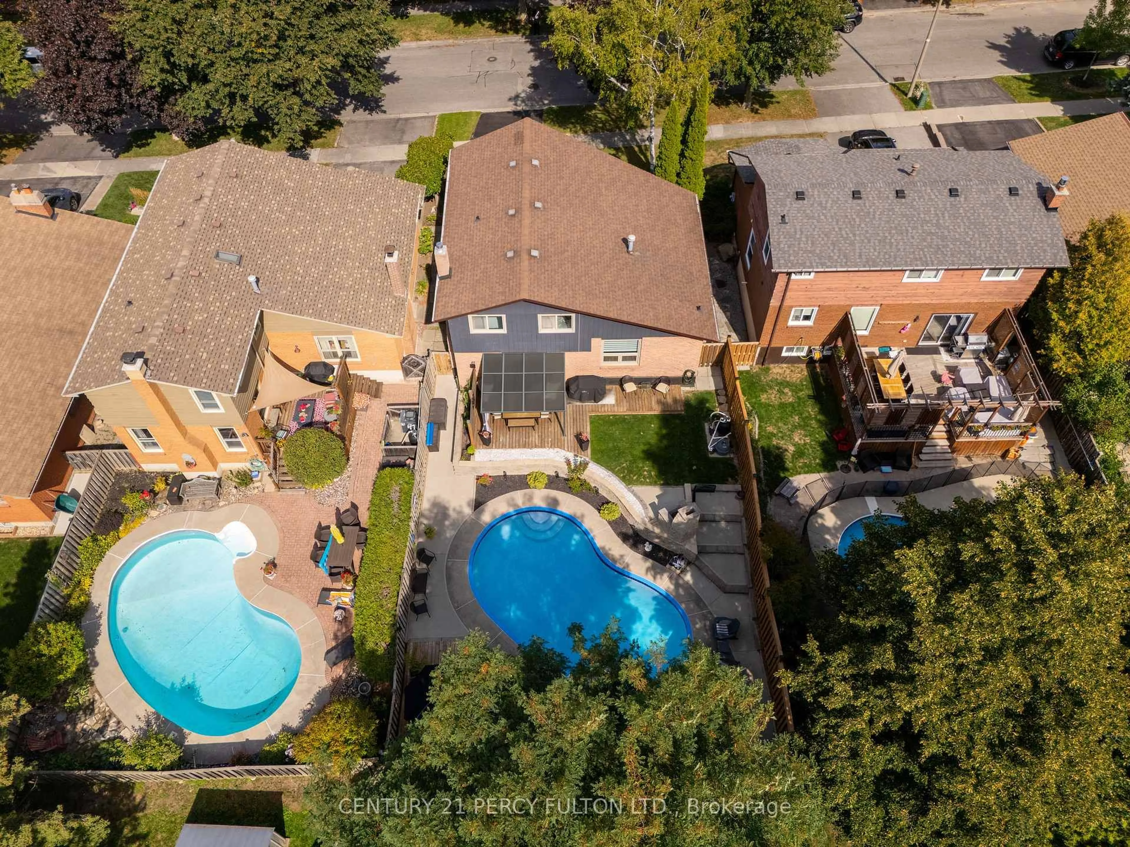 A pic from outside/outdoor area/front of a property/back of a property/a pic from drone, unknown for 807 Jacqueline Ave, Pickering Ontario L1V 3B2