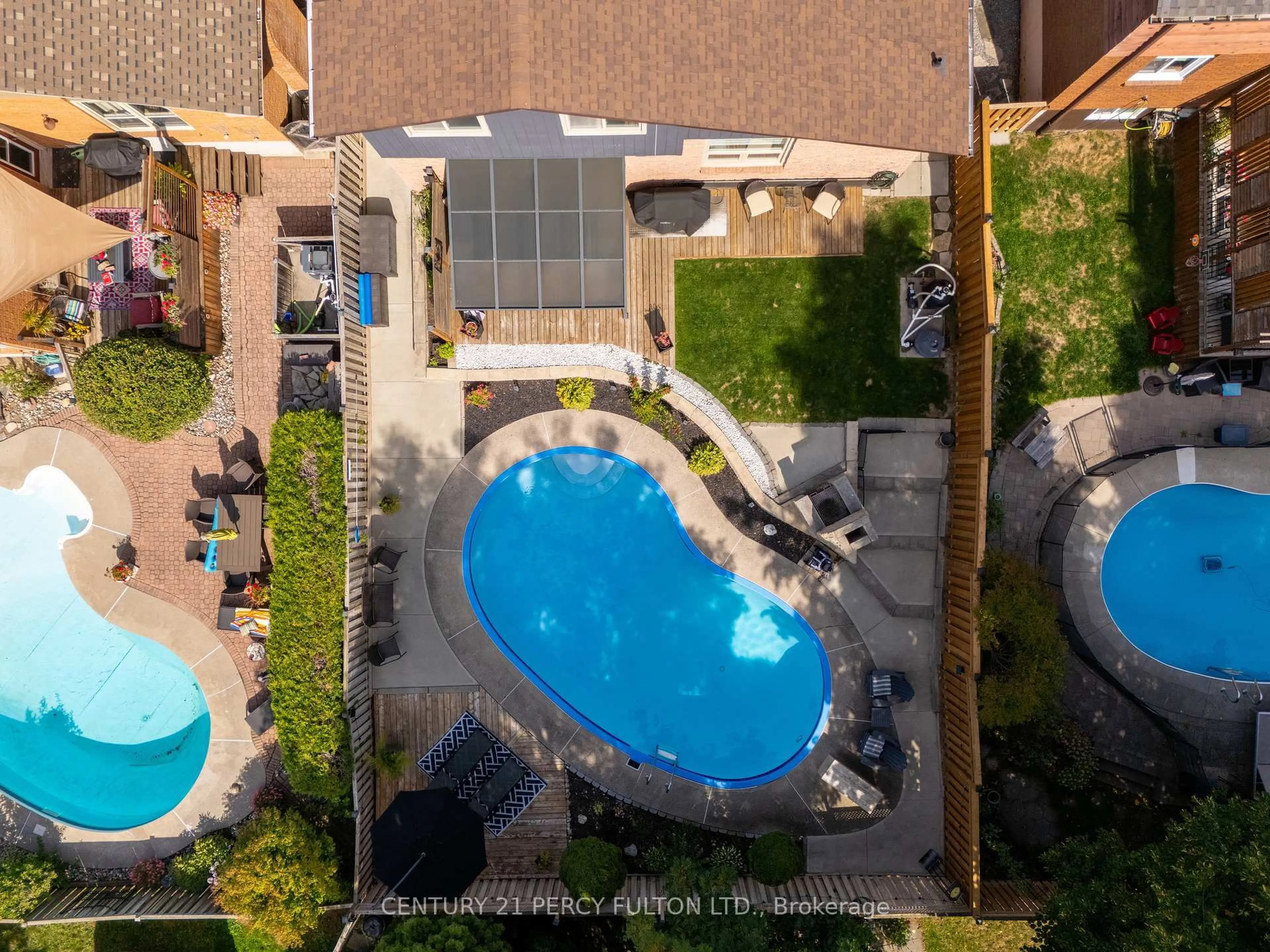 A pic from outside/outdoor area/front of a property/back of a property/a pic from drone, unknown for 807 Jacqueline Ave, Pickering Ontario L1V 3B2