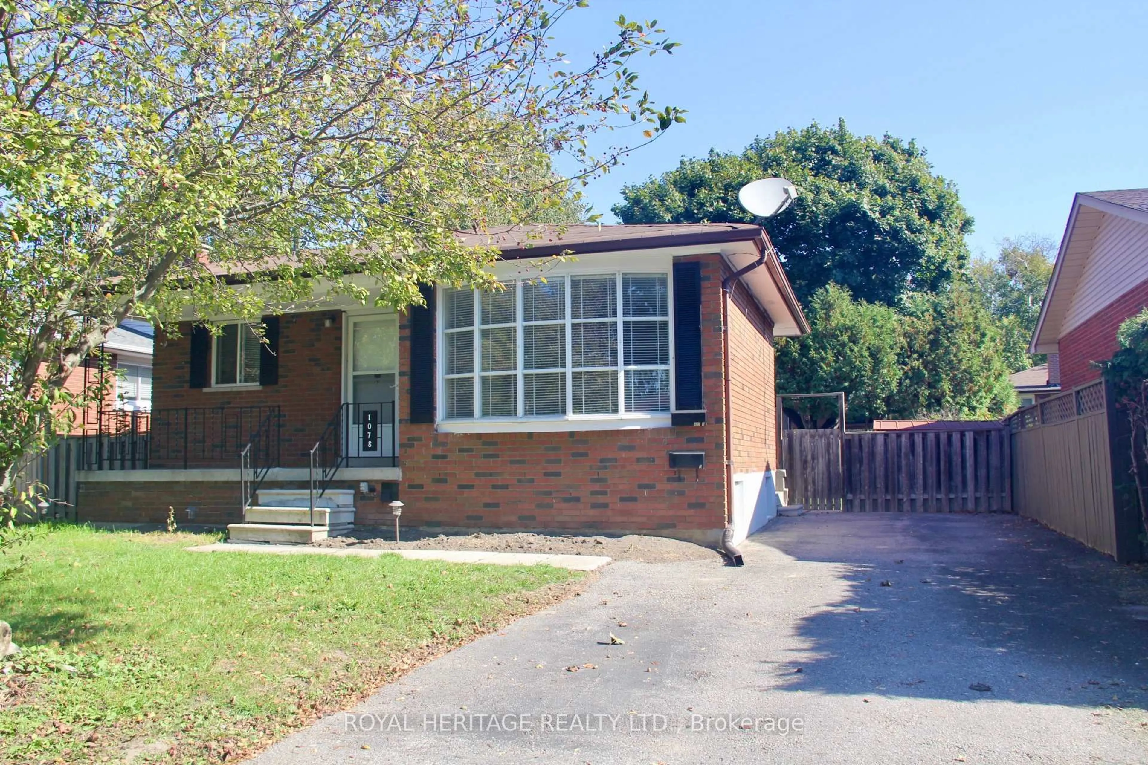 Home with brick exterior material, street for 1078 Ronlea Ave, Oshawa Ontario L1H 2X7