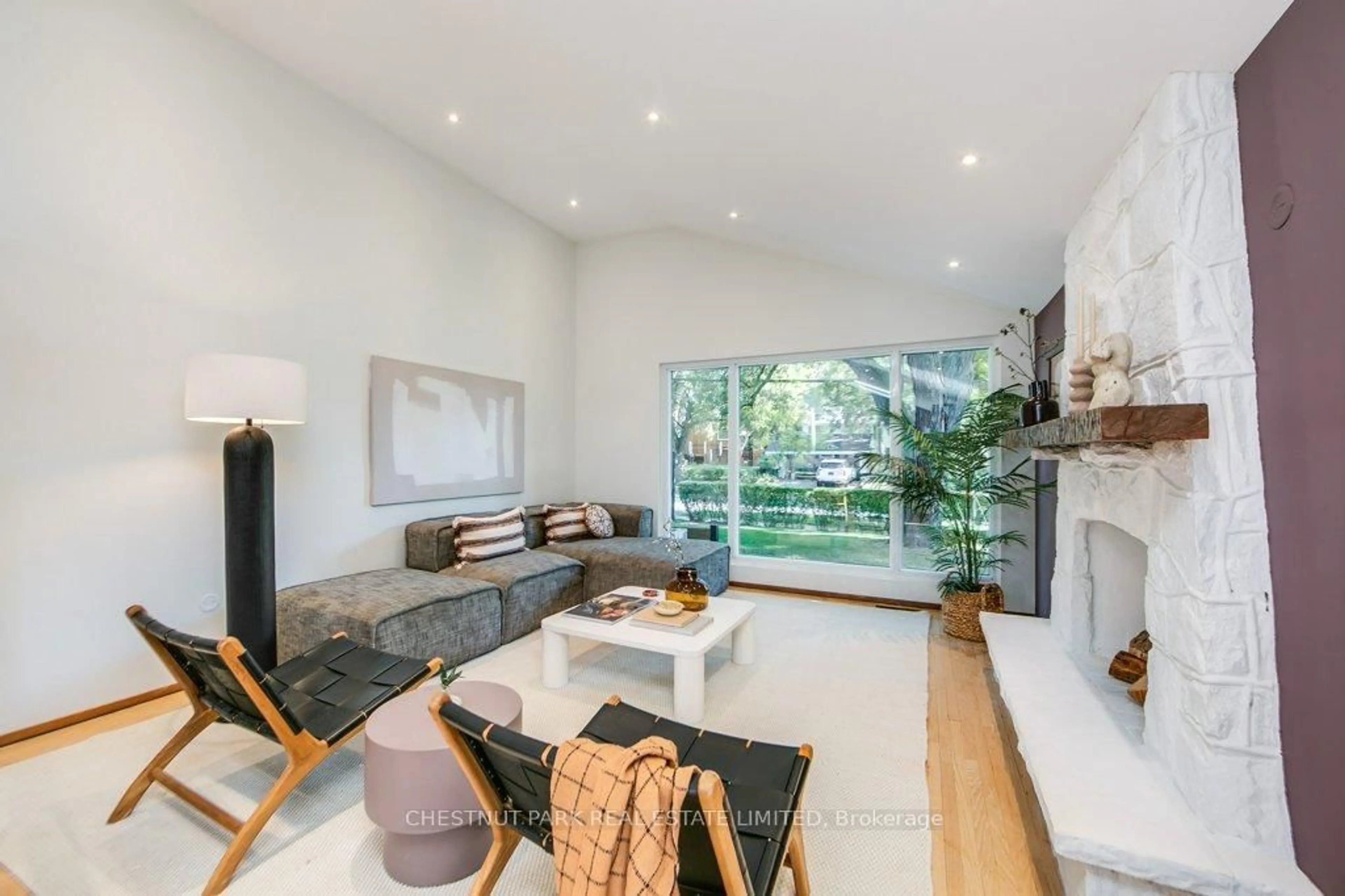 Living room with furniture, unknown for 44 Brookridge Dr, Toronto Ontario M1P 3M5