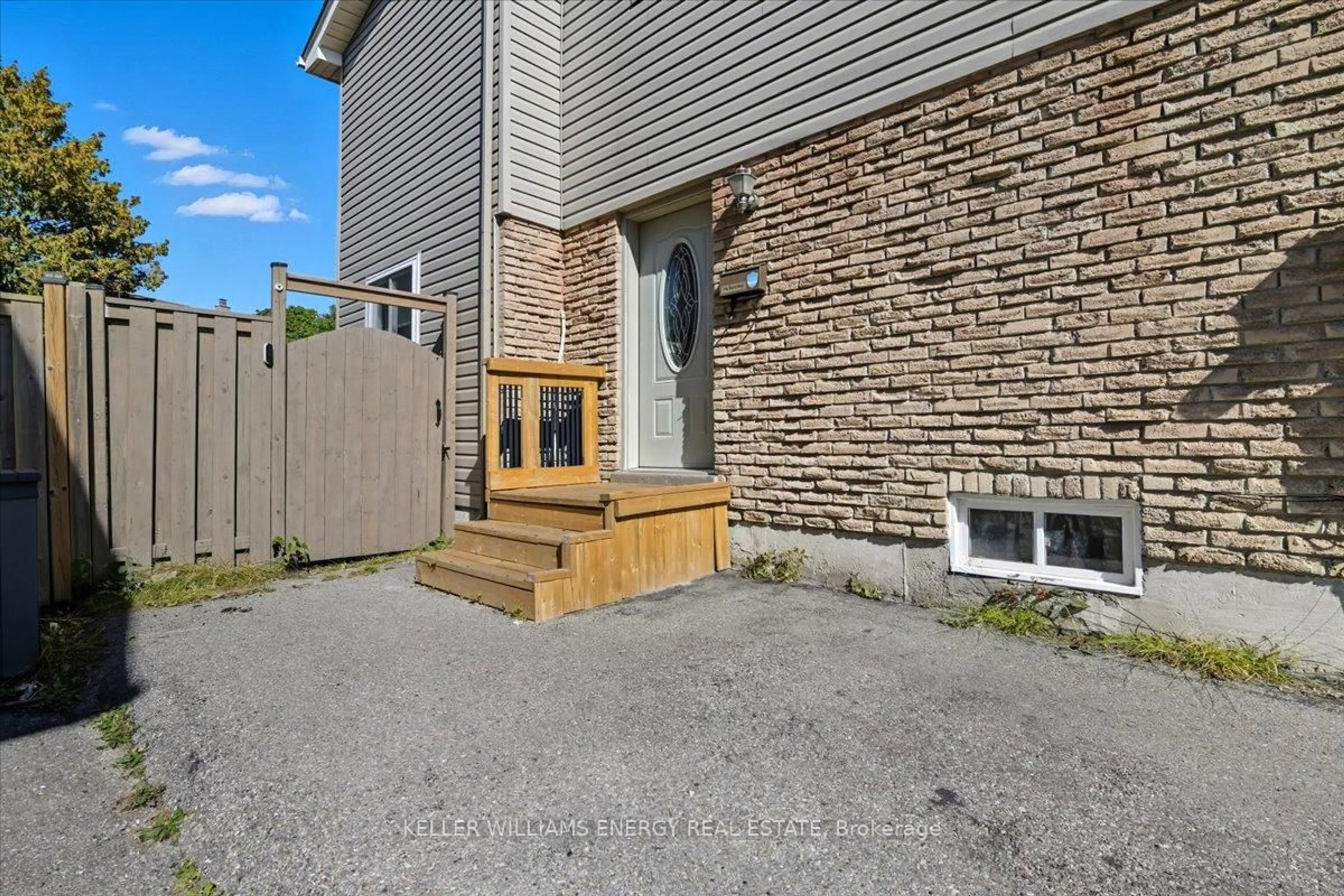 Patio, street for 370 Ormond Dr, Oshawa Ontario L1K 1J2