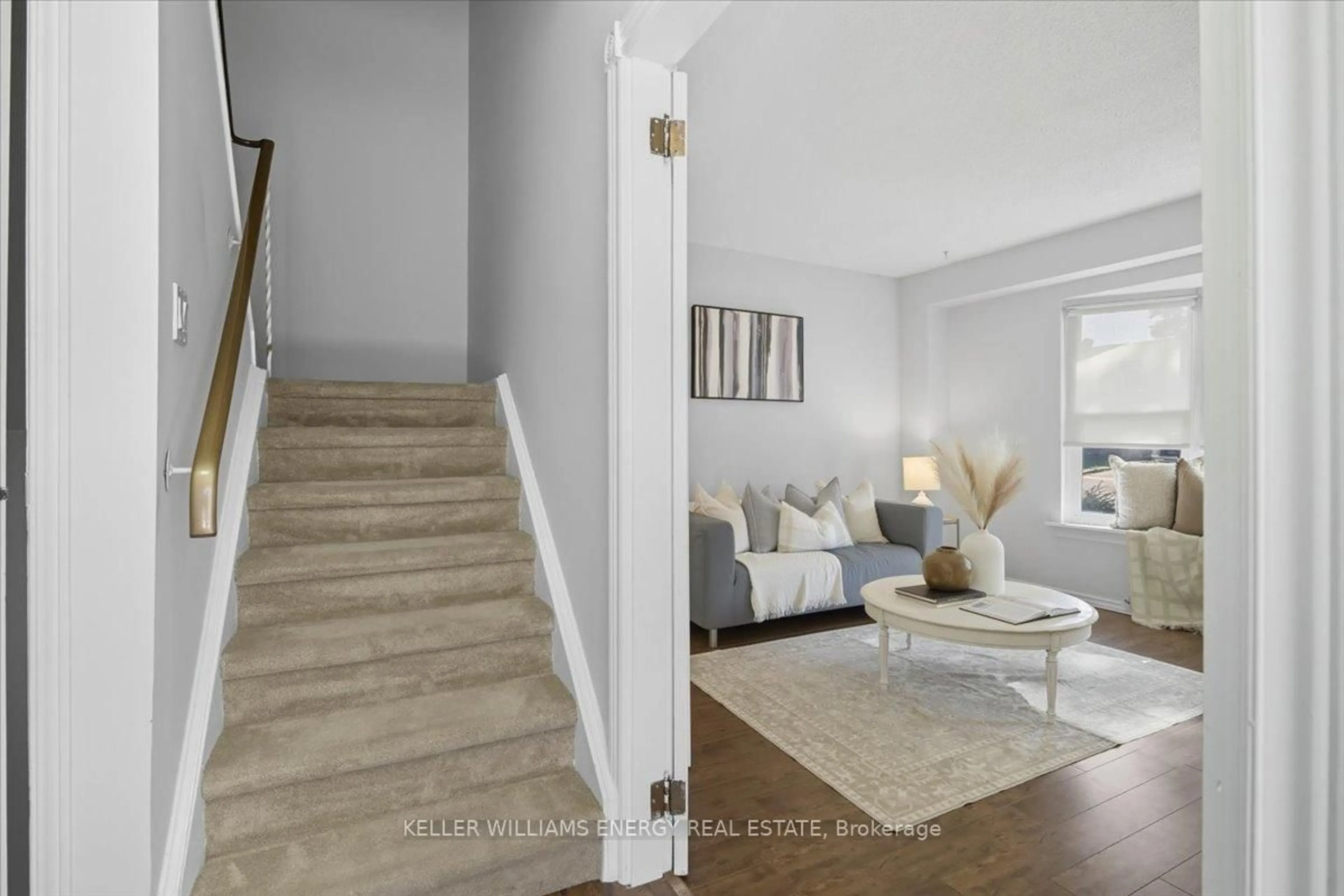 Indoor entryway for 370 Ormond Dr, Oshawa Ontario L1K 1J2