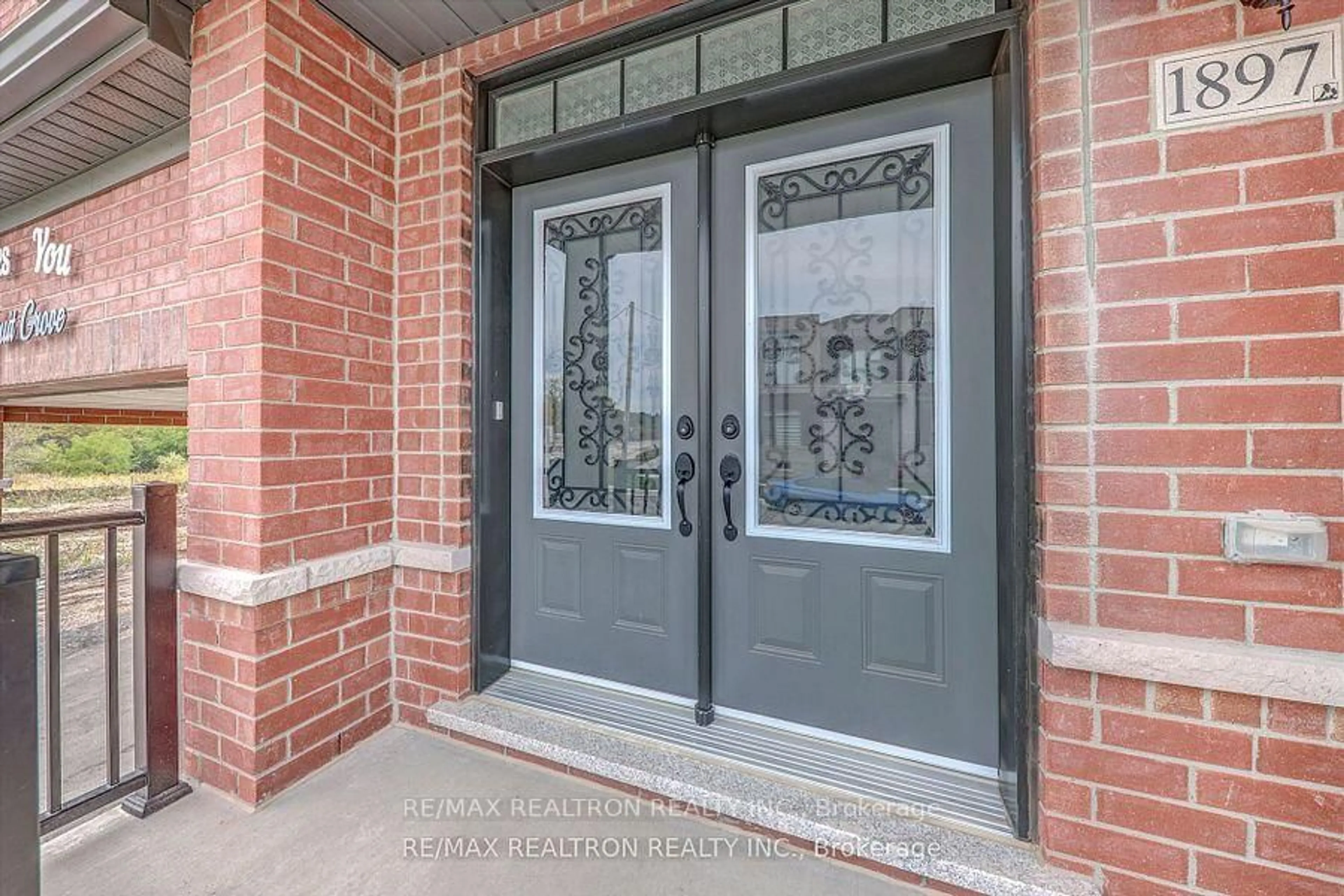 Indoor entryway for 1897 Passionfruit Grve, Pickering Ontario L1Y 0B4