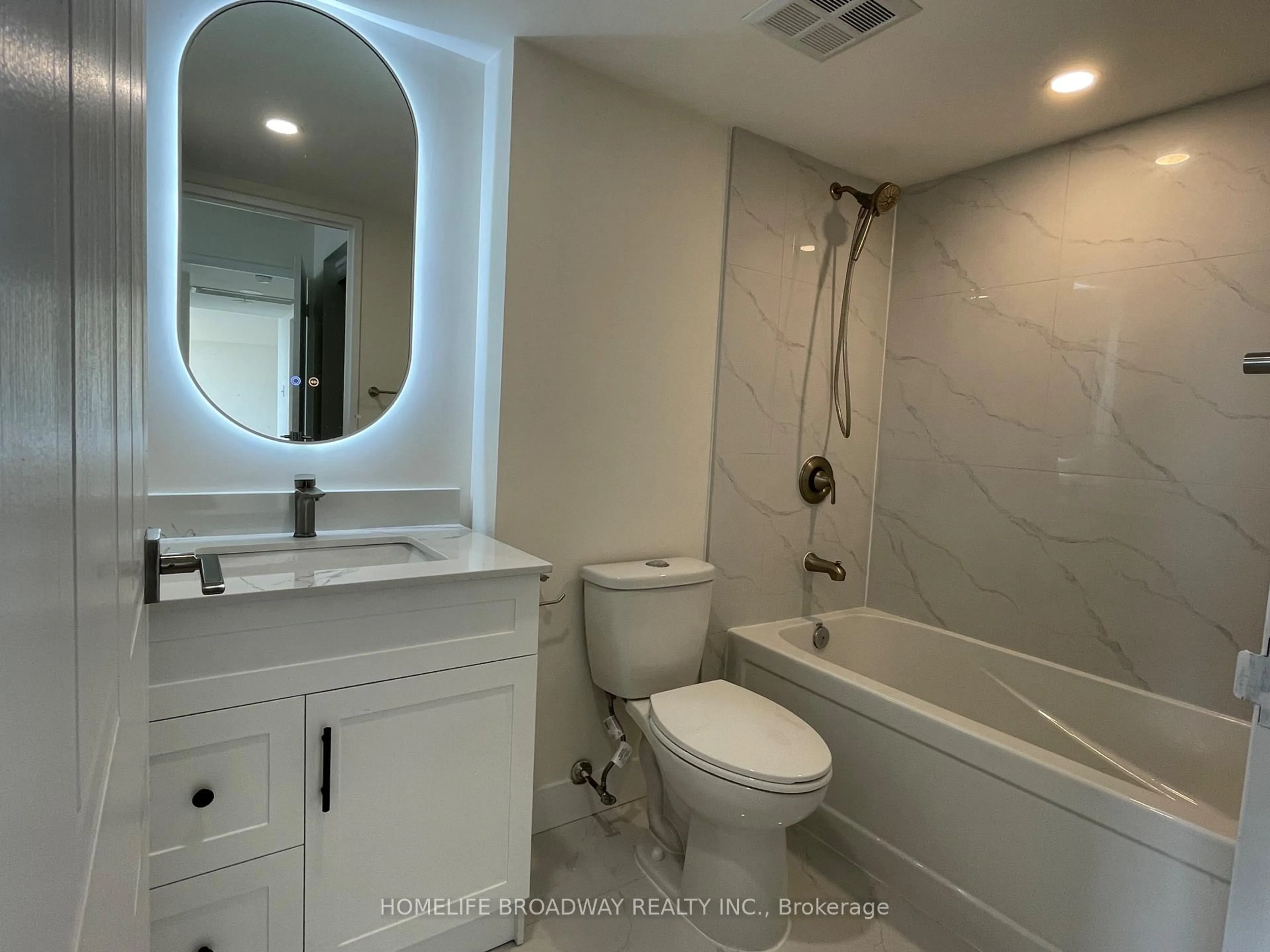 Standard bathroom, ceramic/tile floor for 150 Alton Towers Circ #1714, Toronto Ontario M1V 4X7