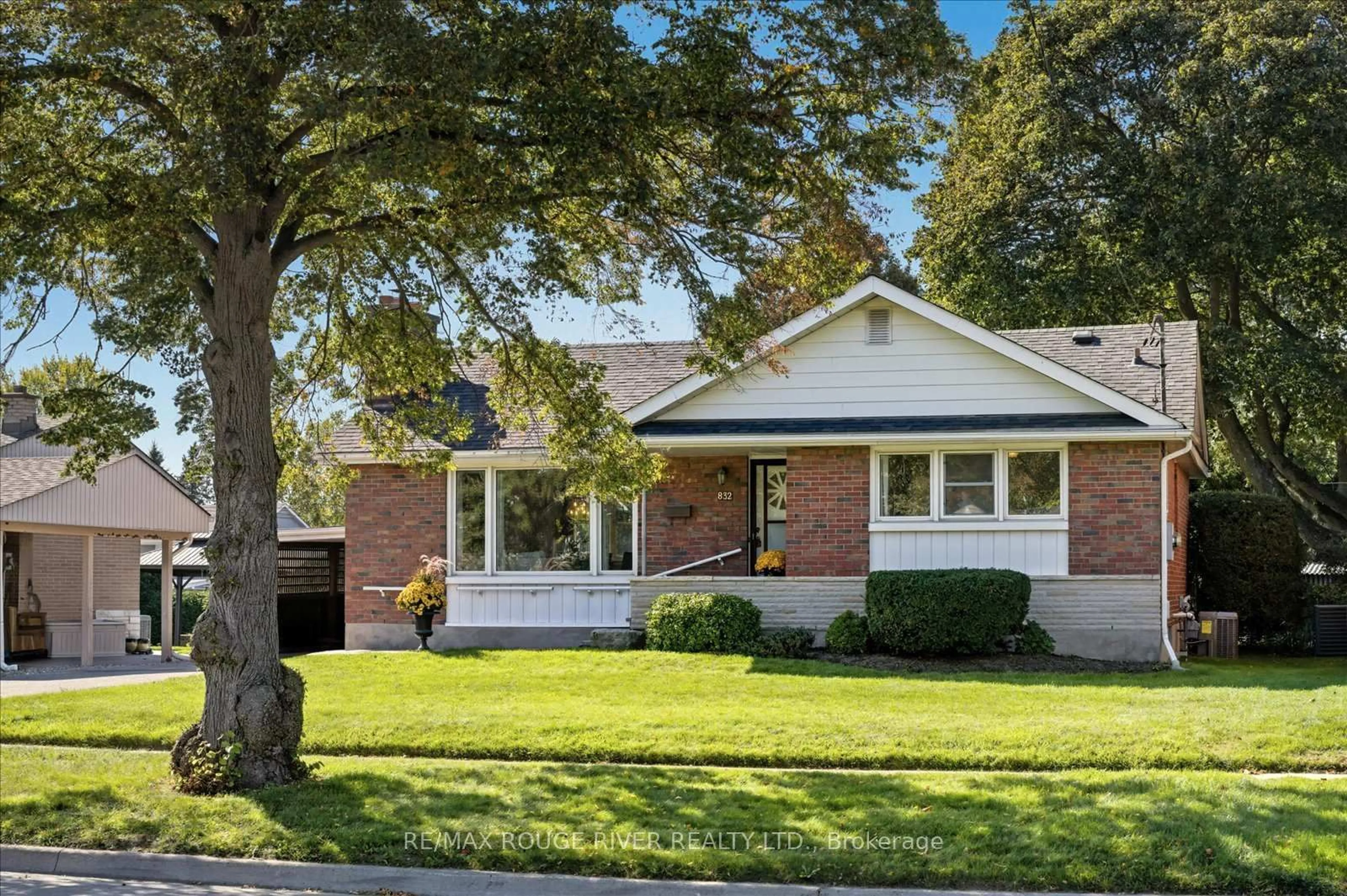 Home with brick exterior material, street for 832 Hortop St, Oshawa Ontario L1G 4P1