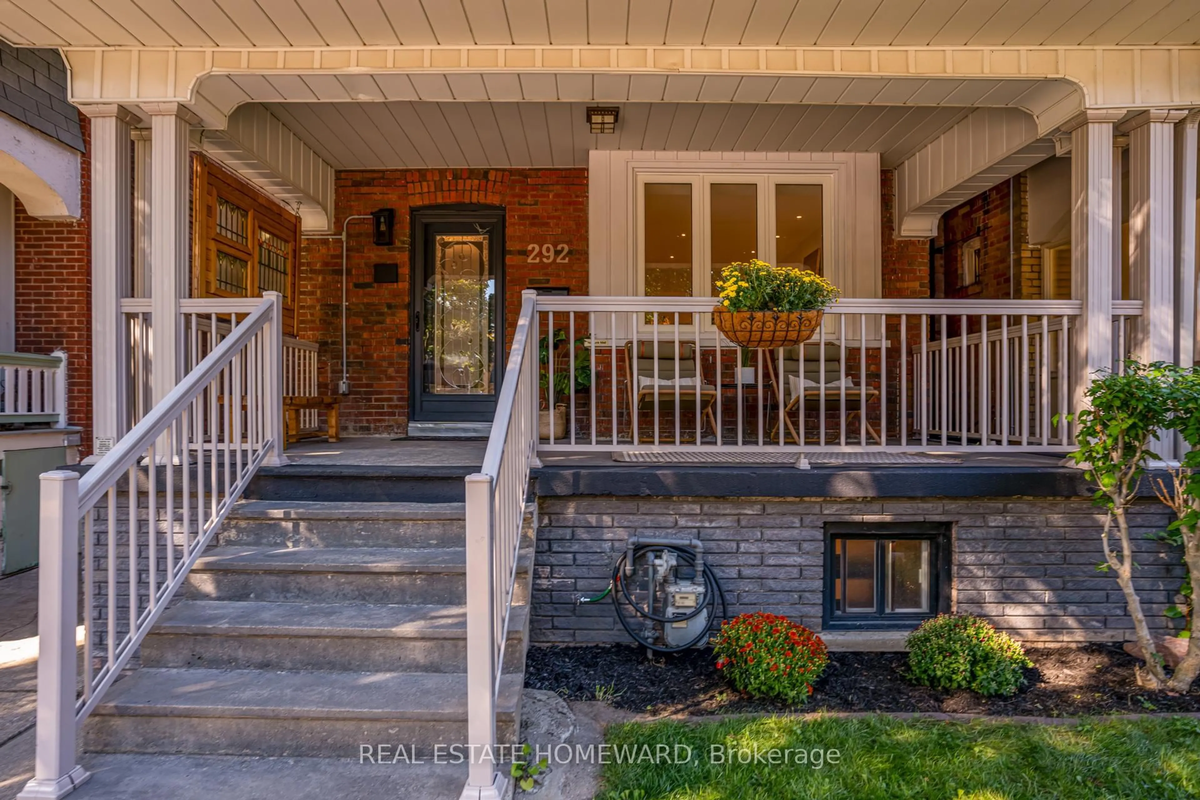 Indoor entryway for 292 Glebeholme Blvd, Toronto Ontario M4J 1T2