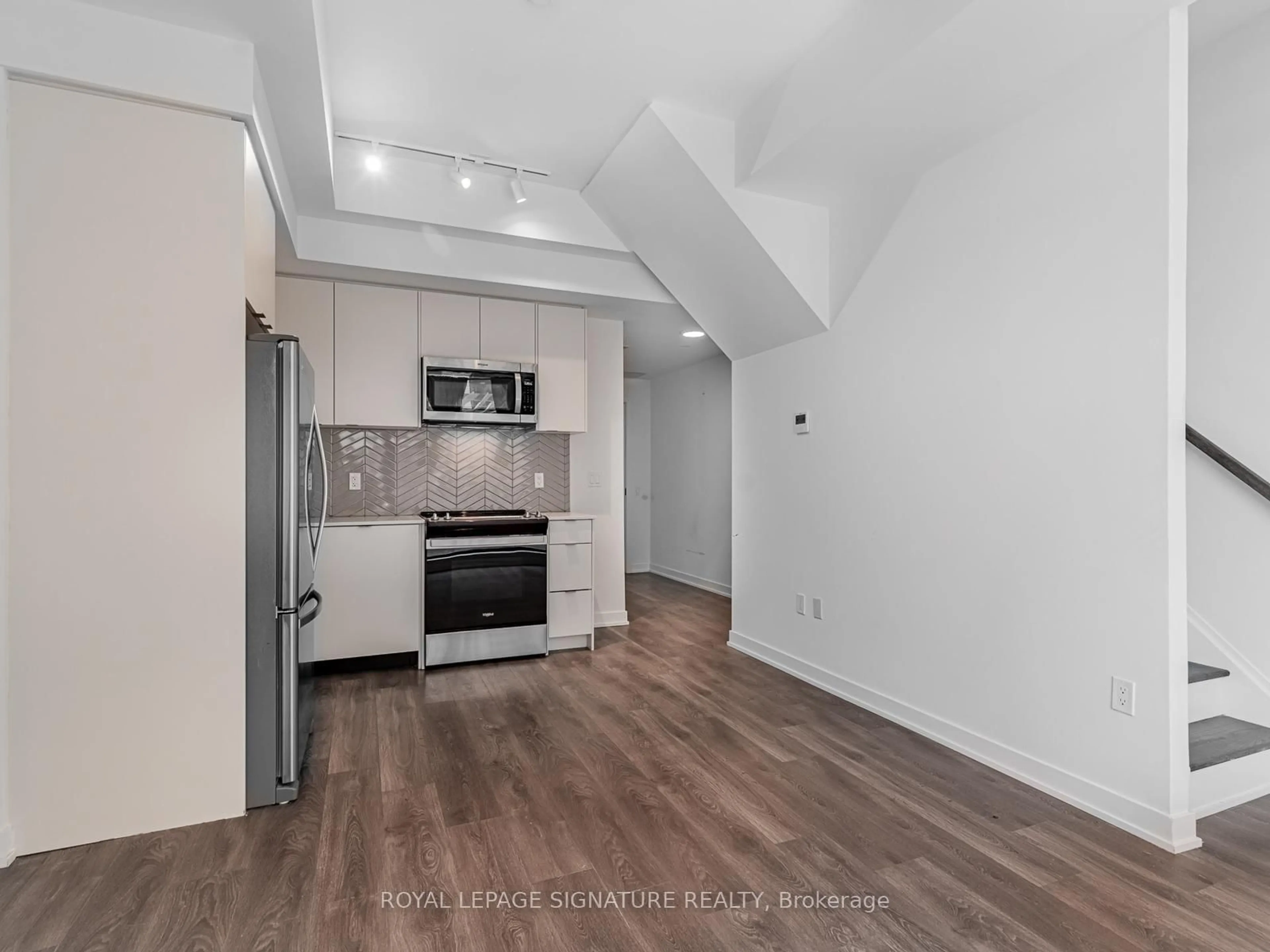 Open concept kitchen, unknown for 1608 Charles St #183F, Whitby Ontario L1N 1B9