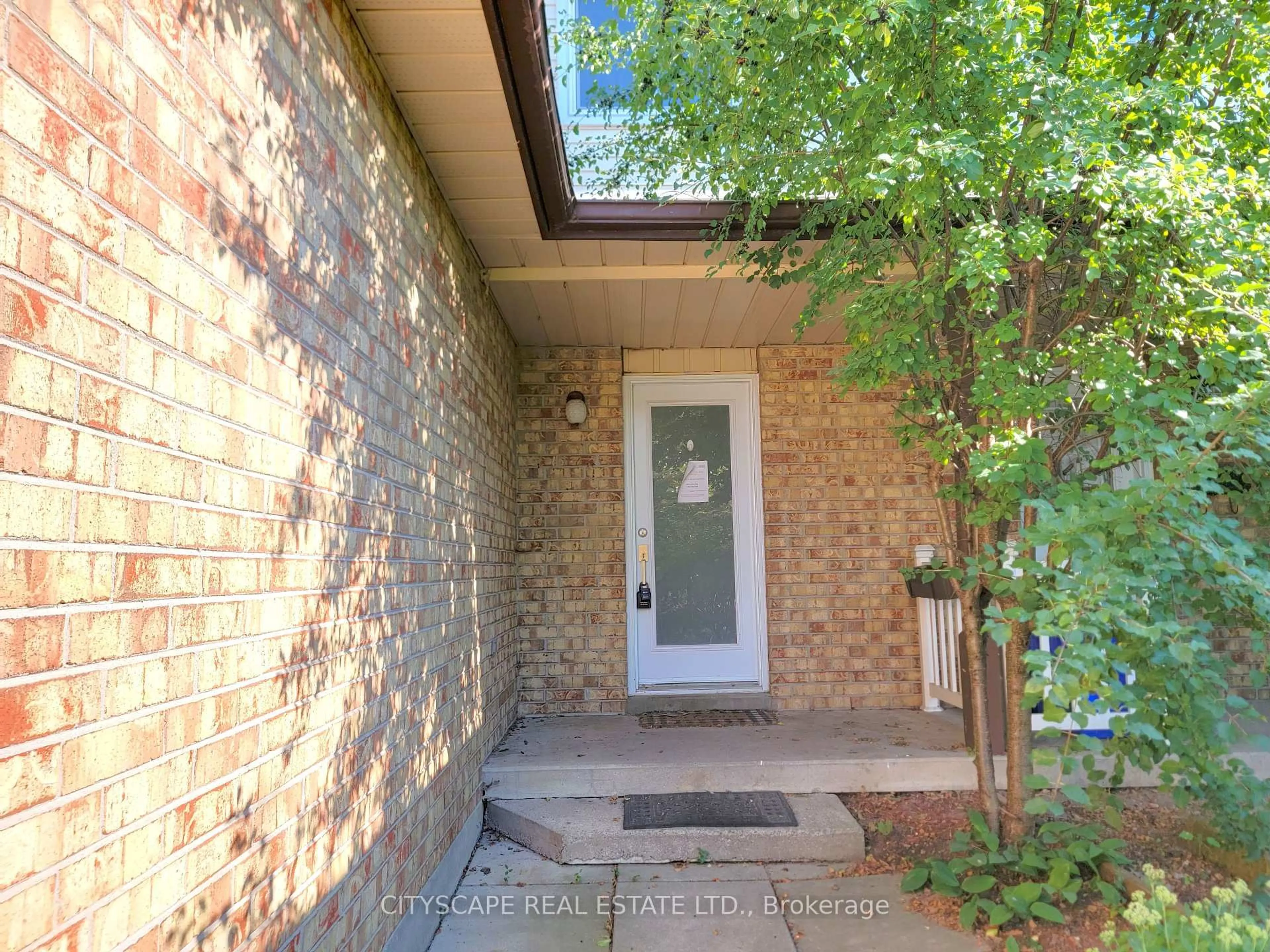 Indoor entryway for 15 Hartsfield Dr, Clarington Ontario L1E 1M8