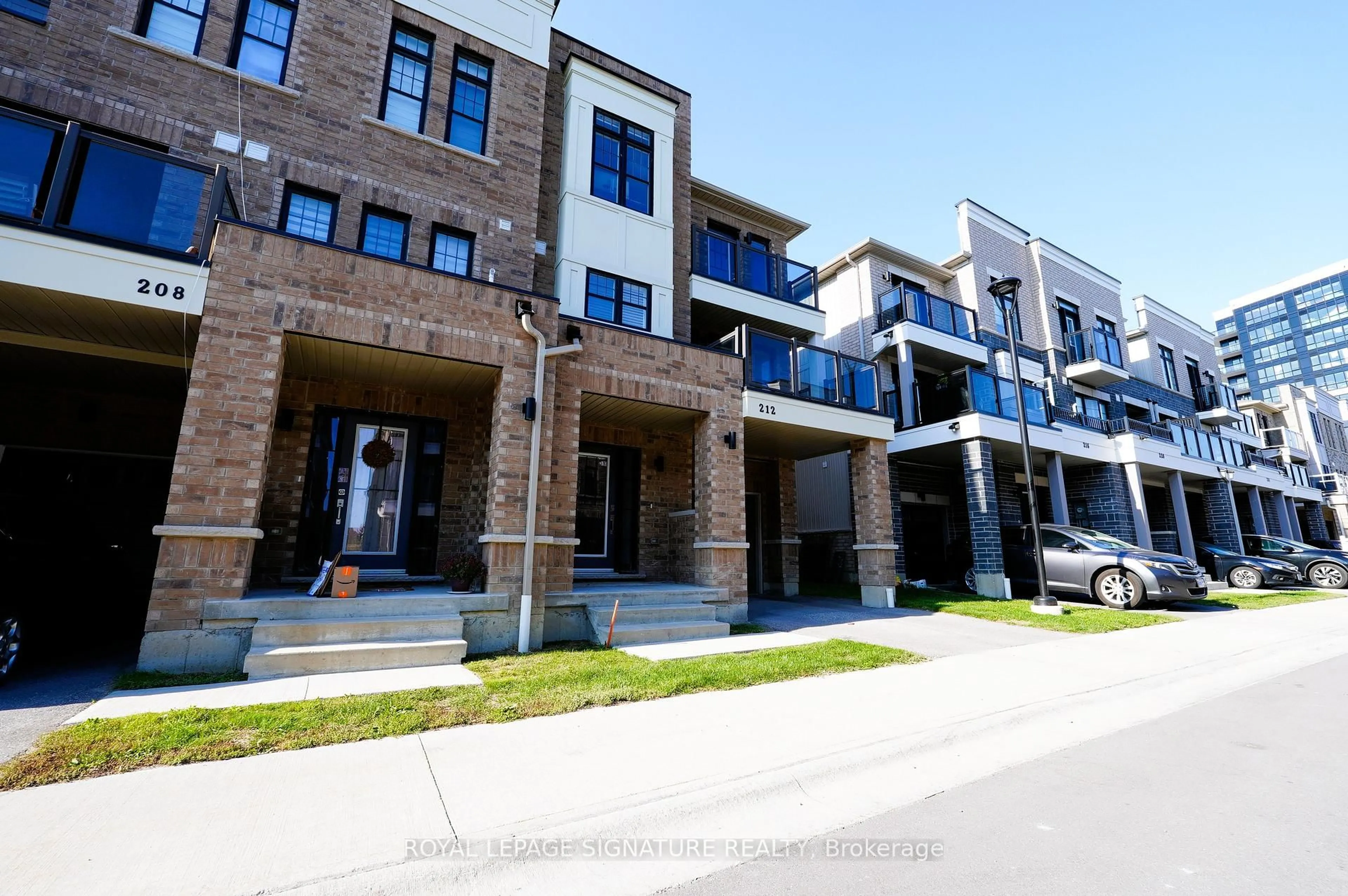 Unknown for 212 Lord Elgin Lane, Clarington Ontario L1C 7E8