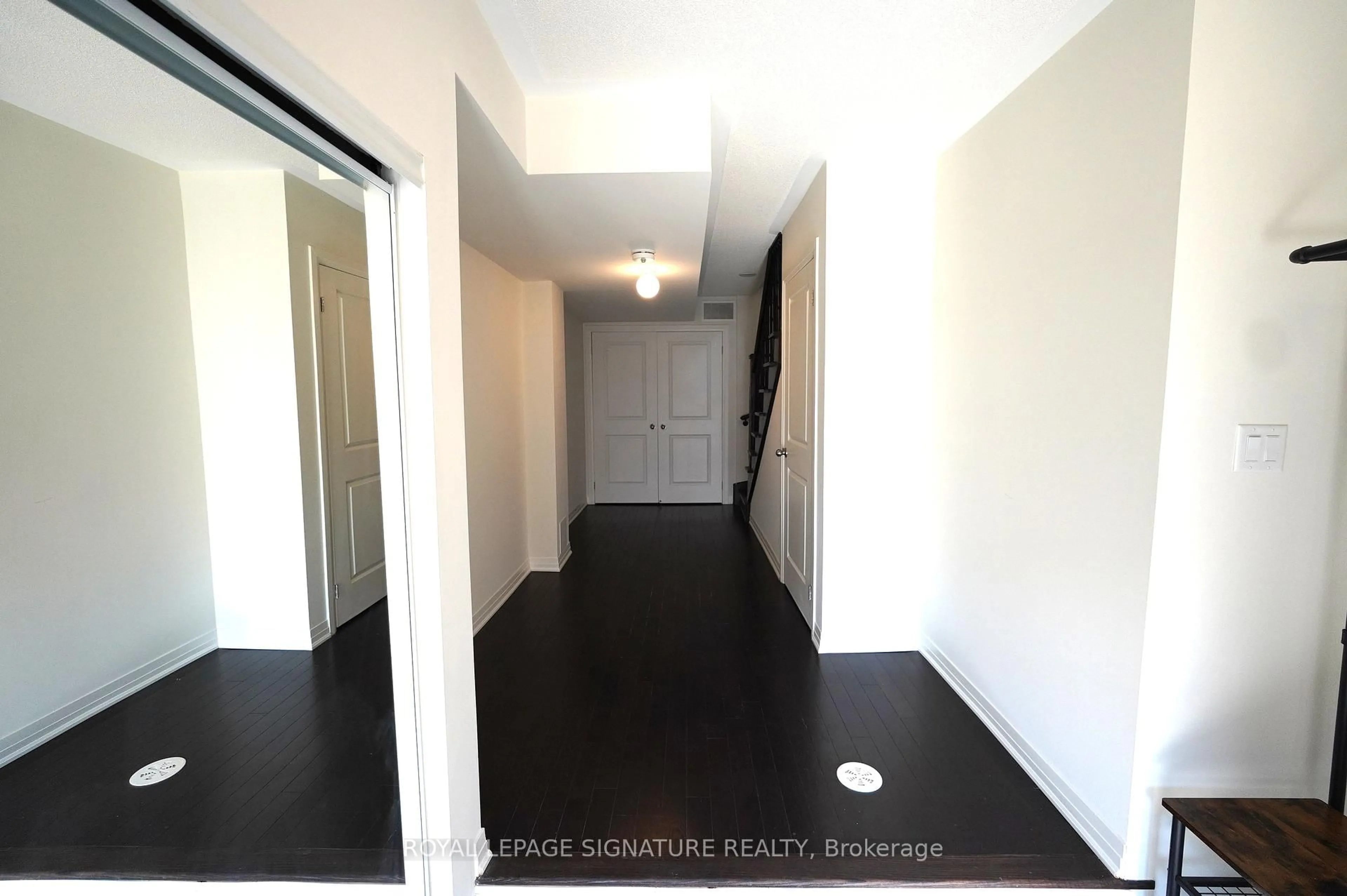Indoor entryway for 212 Lord Elgin Lane, Clarington Ontario L1C 7E8