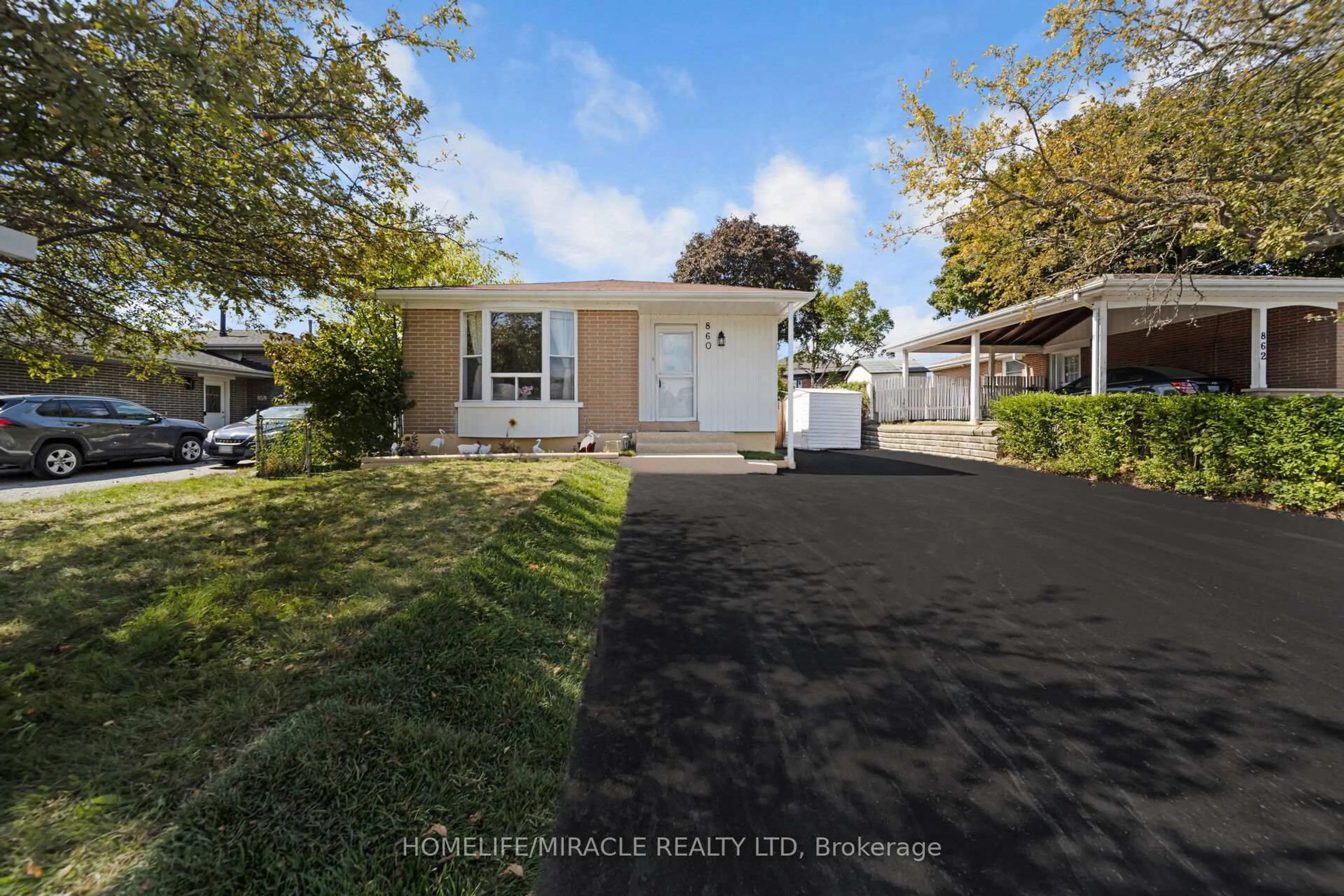 A pic from outside/outdoor area/front of a property/back of a property/a pic from drone, street for 860 Liverpool Rd, Pickering Ontario L1W 1S4