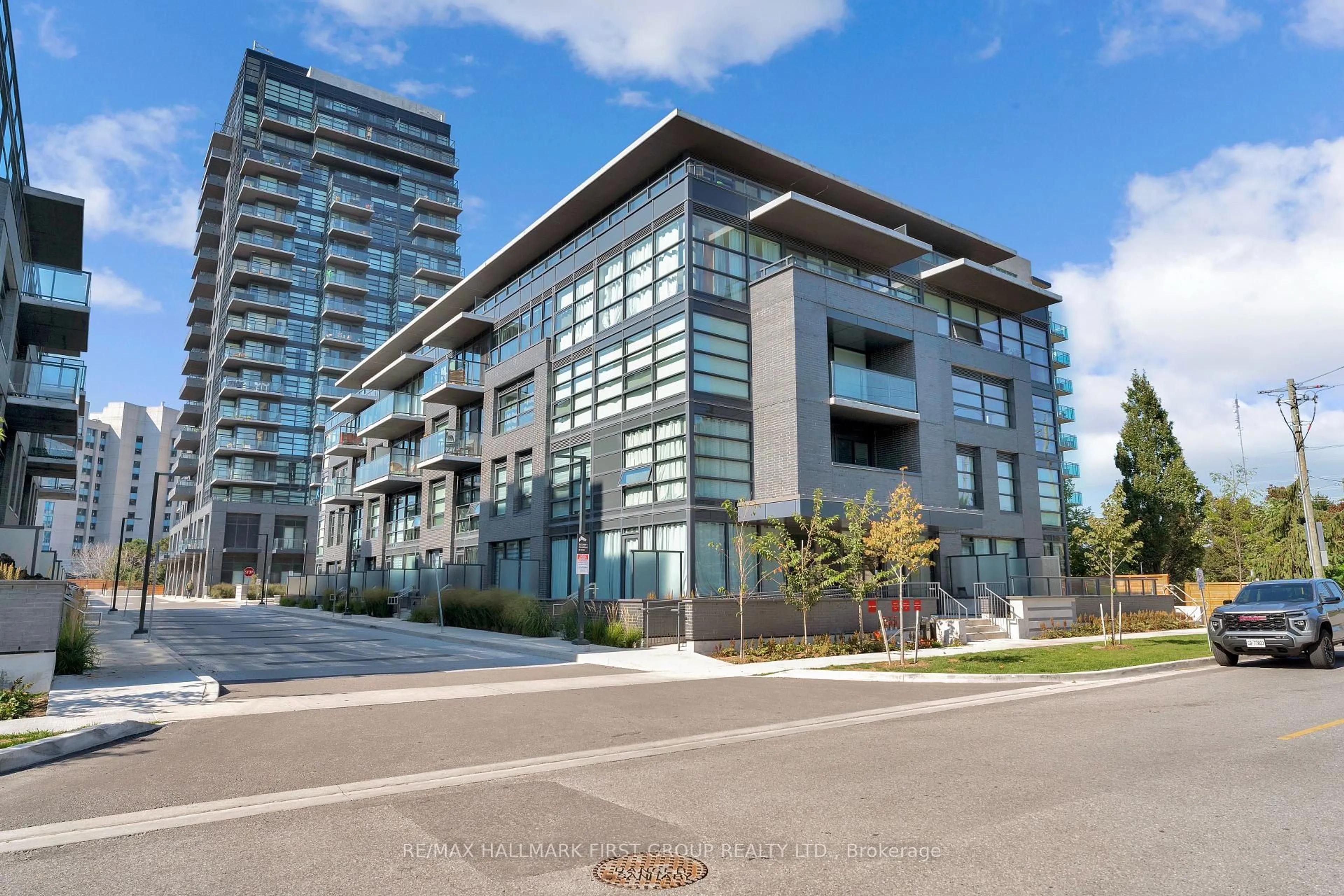 Patio, street for 1604 Charles St #316, Whitby Ontario L1N 0P2