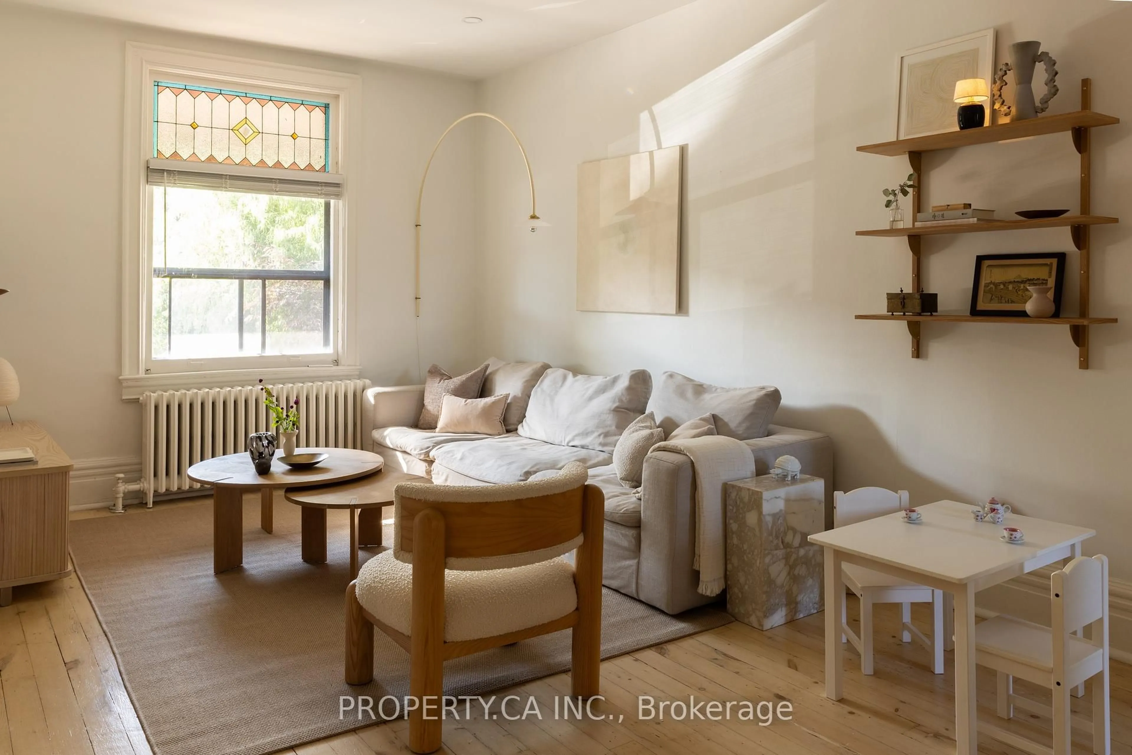 Living room with furniture, unknown for 9 Howland Rd, Toronto Ontario M4K 2Z4