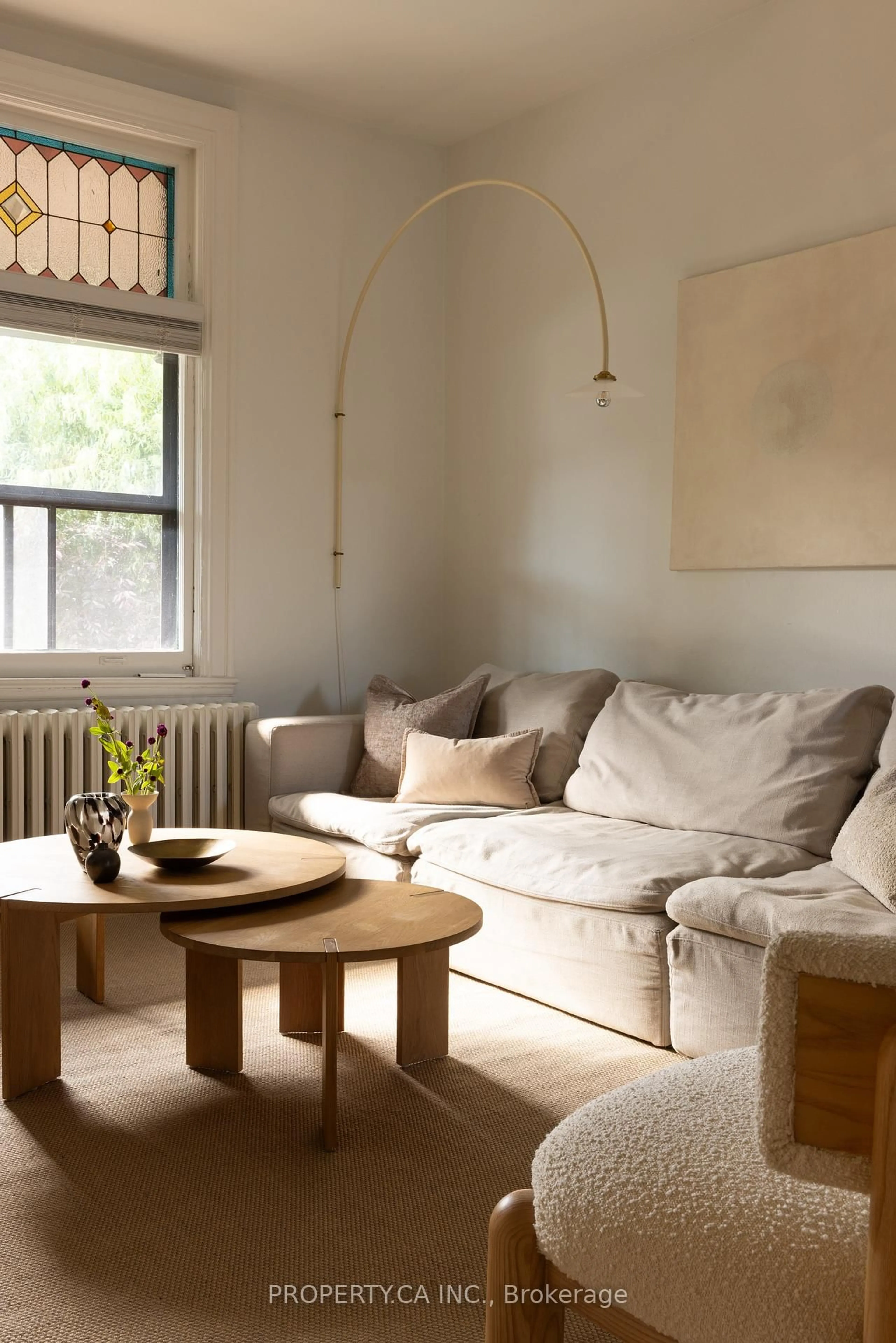 Living room with furniture, unknown for 9 Howland Rd, Toronto Ontario M4K 2Z4