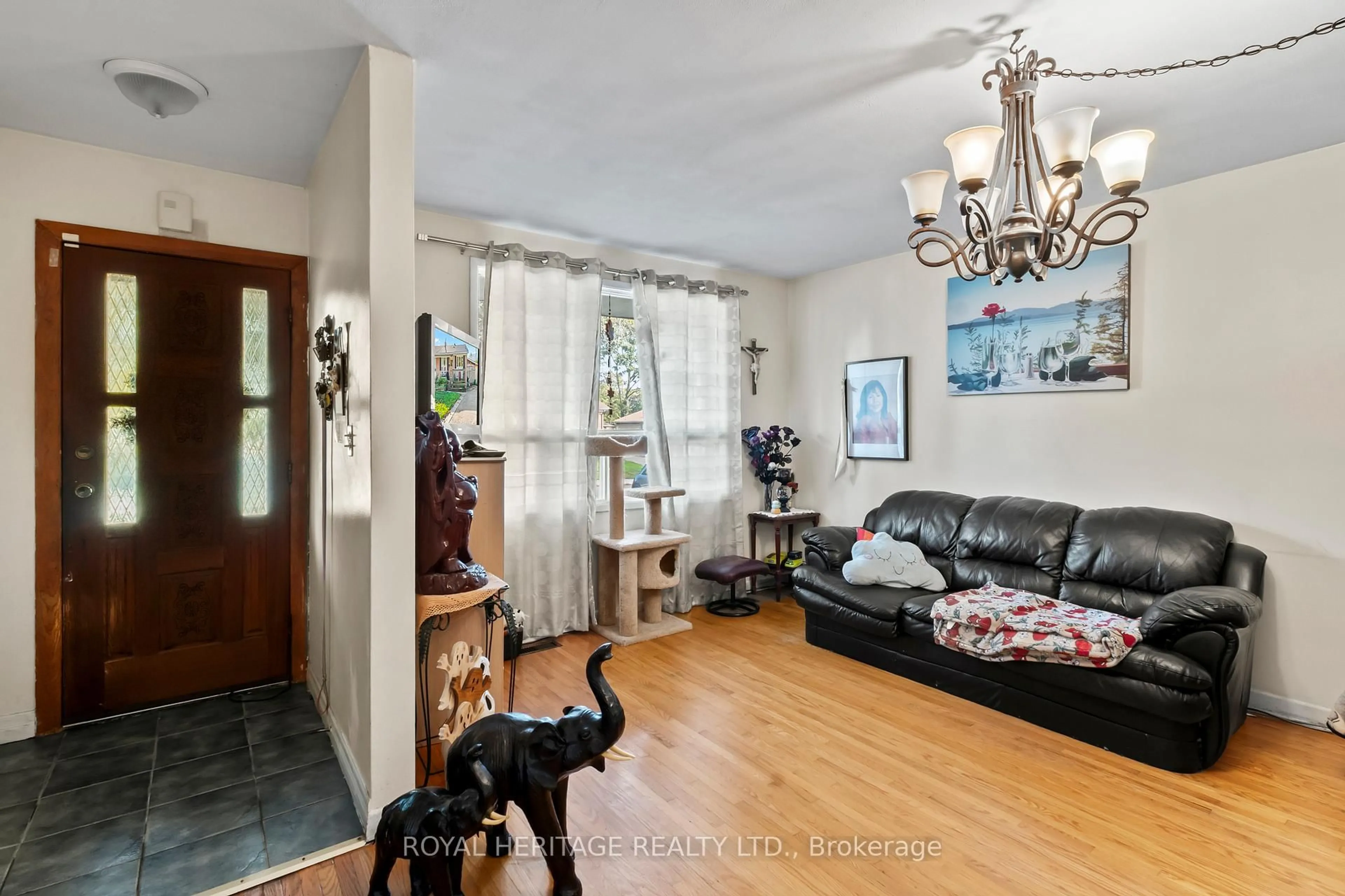 Living room with furniture, unknown for 42 Billingsgate Cres, Ajax Ontario L1S 2R8