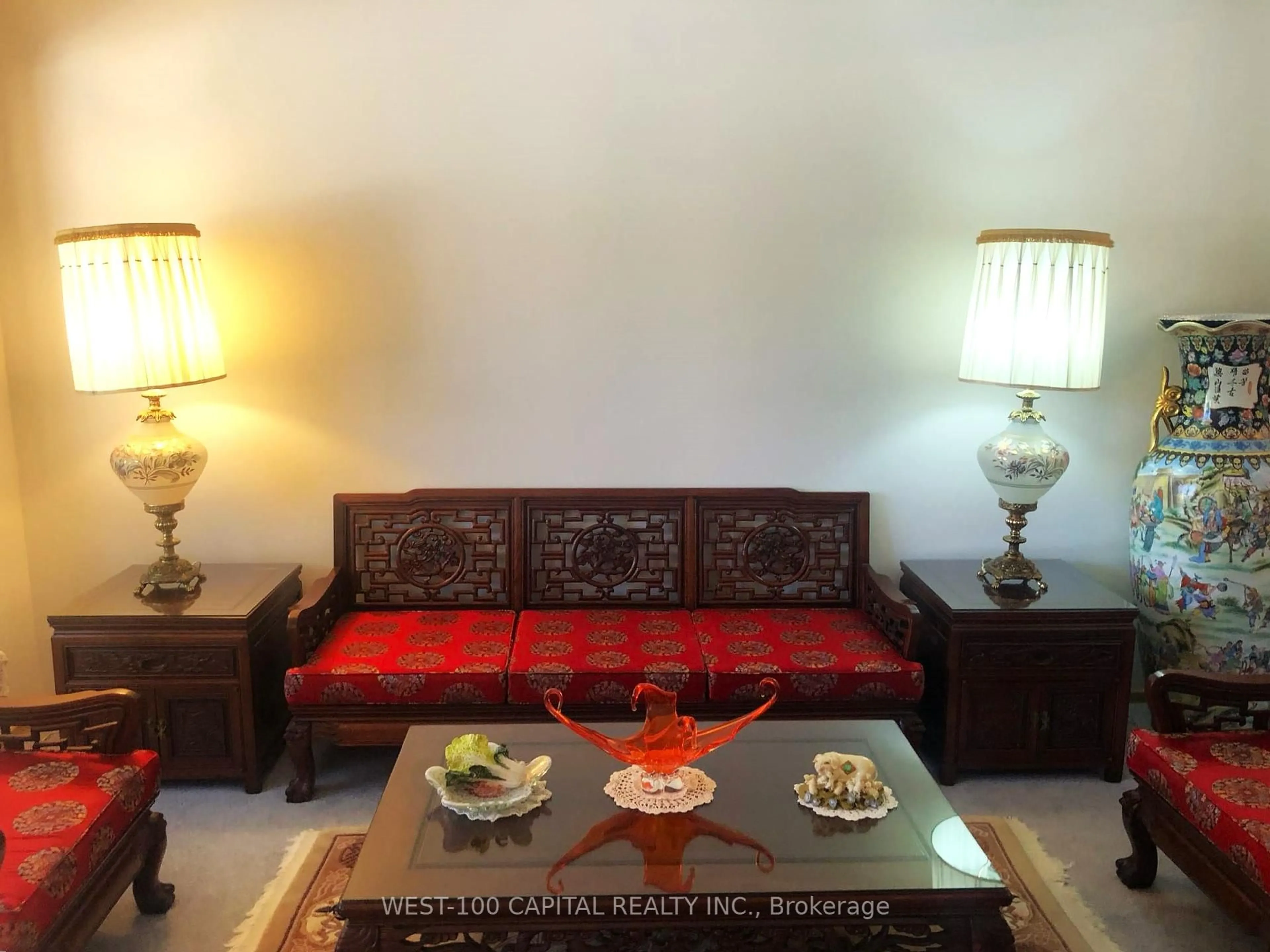 Living room with furniture, unknown for 30 Wintermute Blvd, Toronto Ontario M1W 3M6