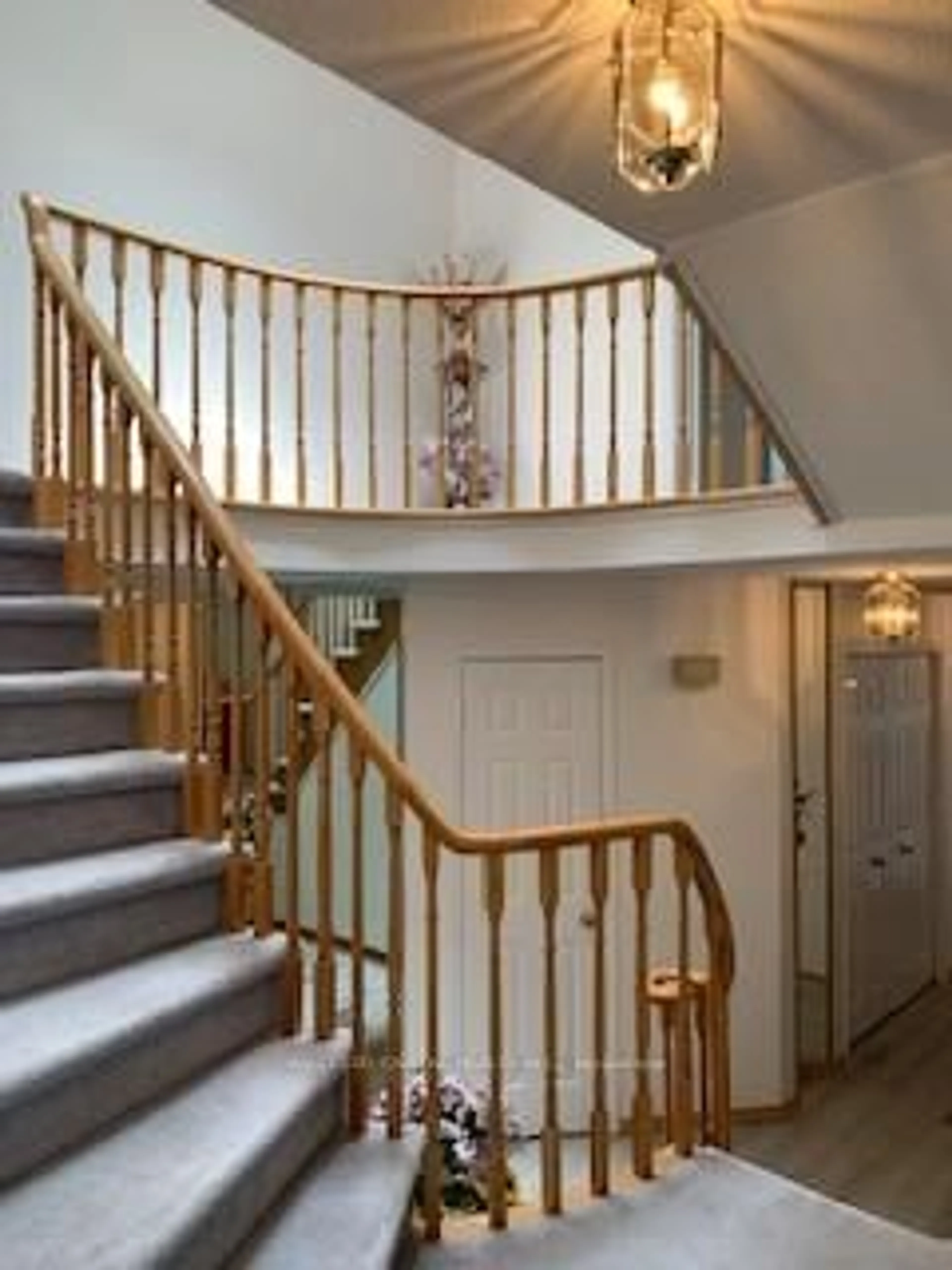 Stairs for 30 Wintermute Blvd, Toronto Ontario M1W 3M6